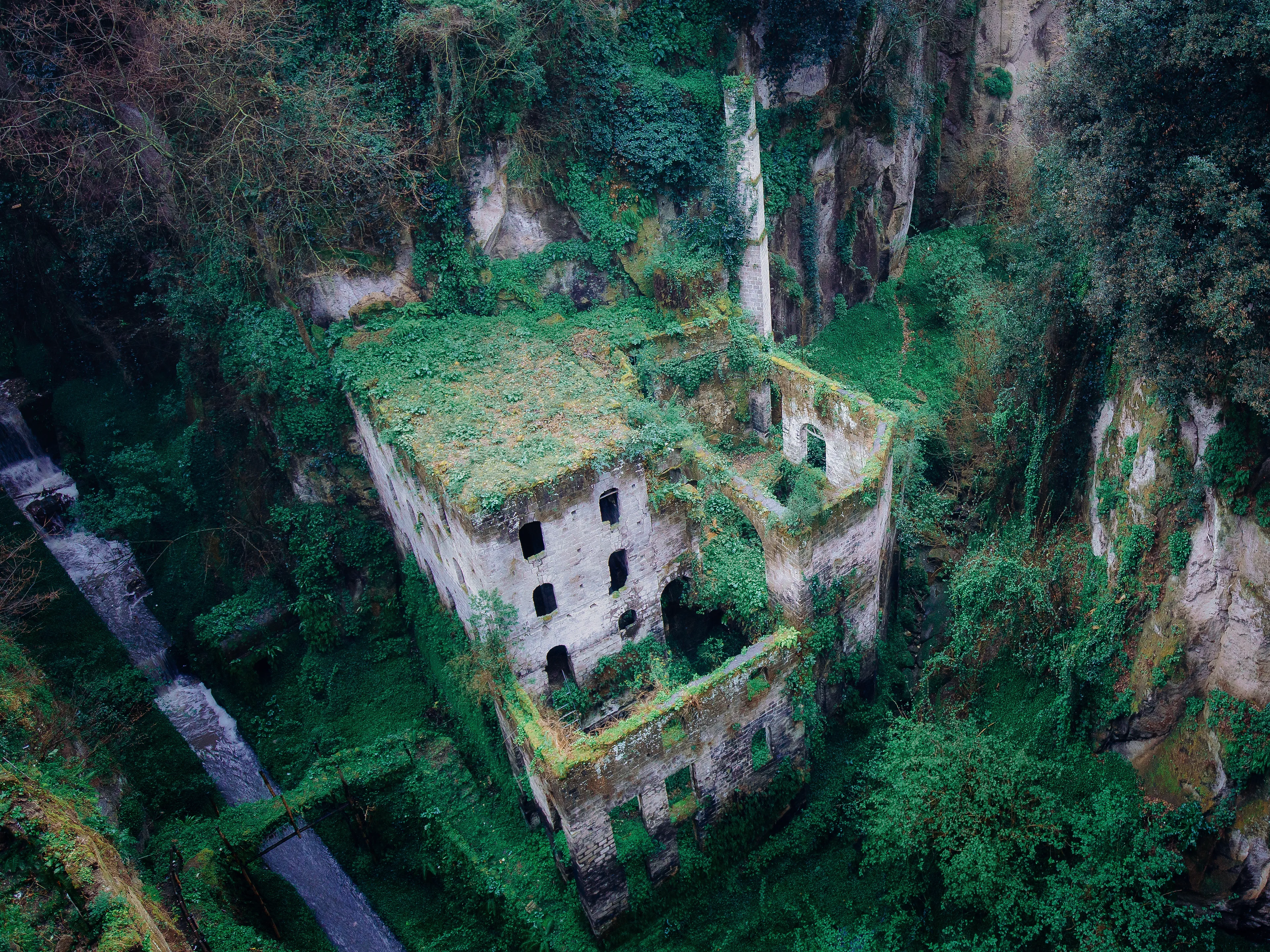 The Valley of the Mills in Sorrento is a really special place.

Since the 16, century these mills were in operation and were already shut down at the beginning of the 20th century. What remains are the old structures that became a spectacle of nature.

In 2019, this building was tried to renovate to make it more presentable. The greenery was removed and new walls were built. What remained was an unsightly concrete block that destroyed this beautiful scenery forever.