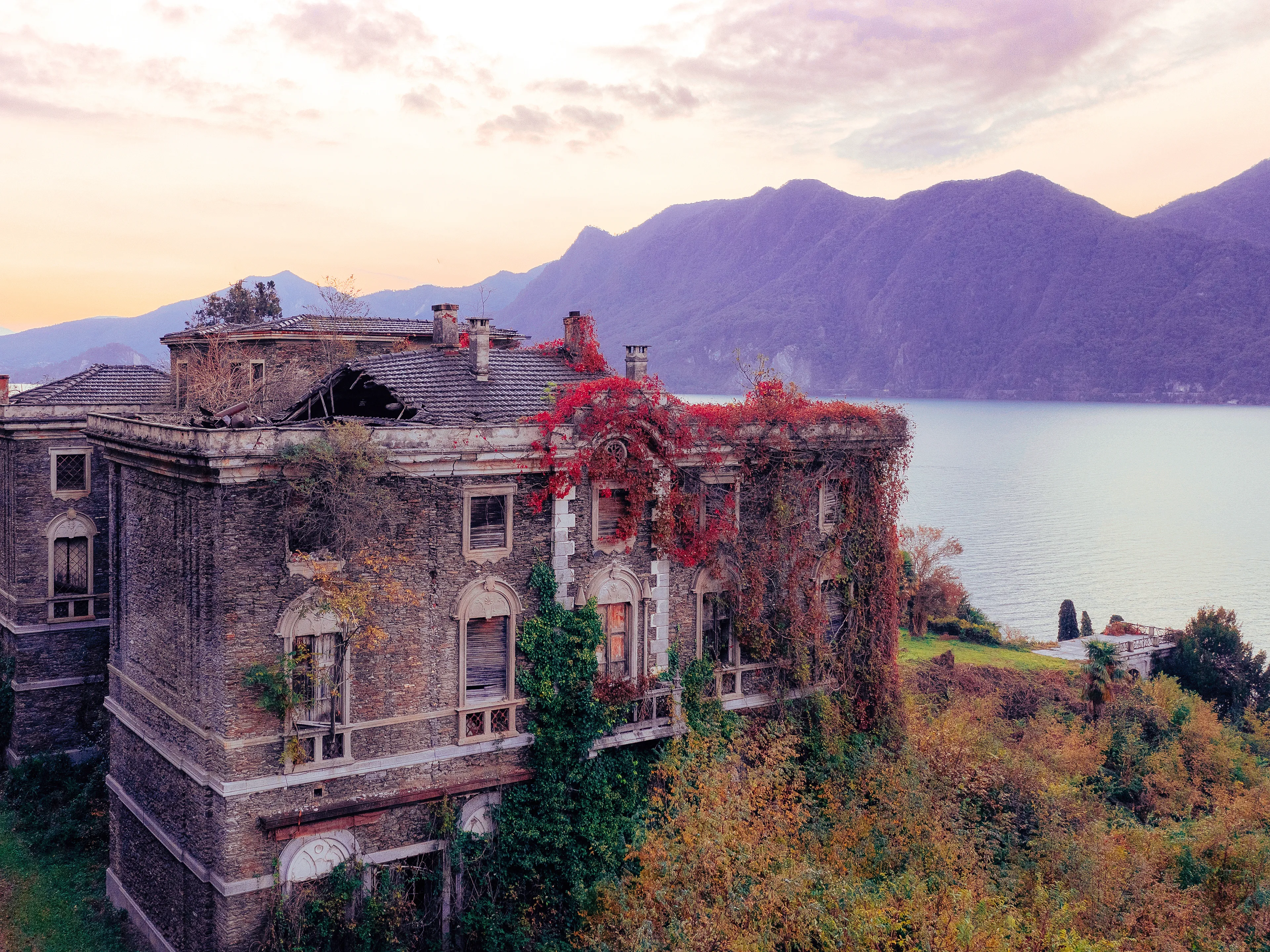 This villa has probably one of the most beautiful areas I have seen so far in abandoned places. It was built around 1860 and sits in the hills above Lake Maggiore. On a total area of 60,000 m² is next to the villa, a charlet, a greenhouse and the beautiful terraces where you have a breathtaking view over the lake. 

When we had all the pictures in the box, we grabbed a cold beer and lingered there for a while, enjoying this lukewarm autumn evening.

You can see the terrace at the bottom right of the picture