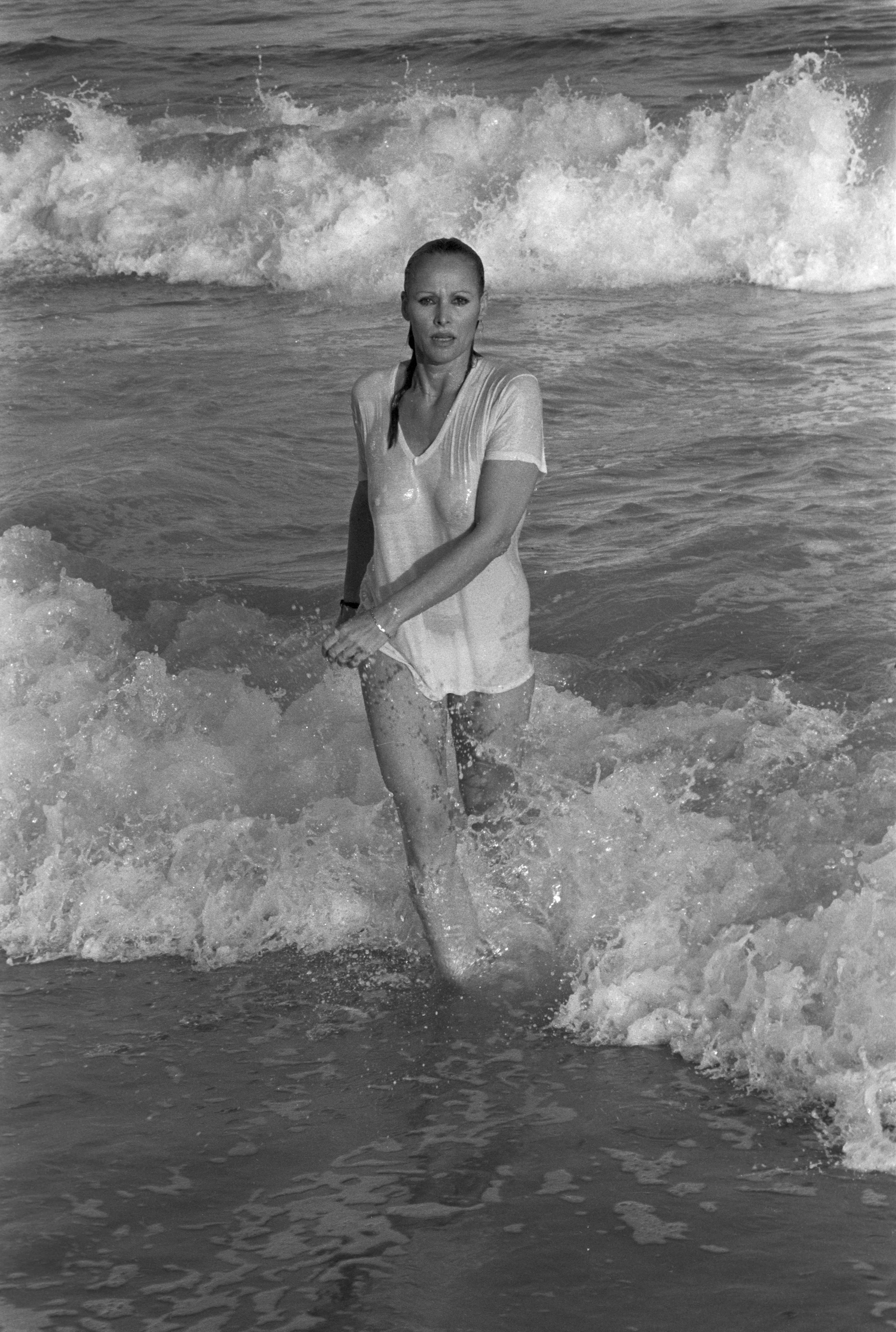 120 exclusive vintage celebrity photographs, taken by Jean-Claude Deutsch between 60’s and early 90’s. Each of the 120 photographs are 1/1s, exclusive to Focus Bloc, of the 25 curated iconic actors, singers and fashion designers present in our first drop. FocusBloc and ParisMatch have collaborated to grant the exclusive NFT rights for each minters/holders.