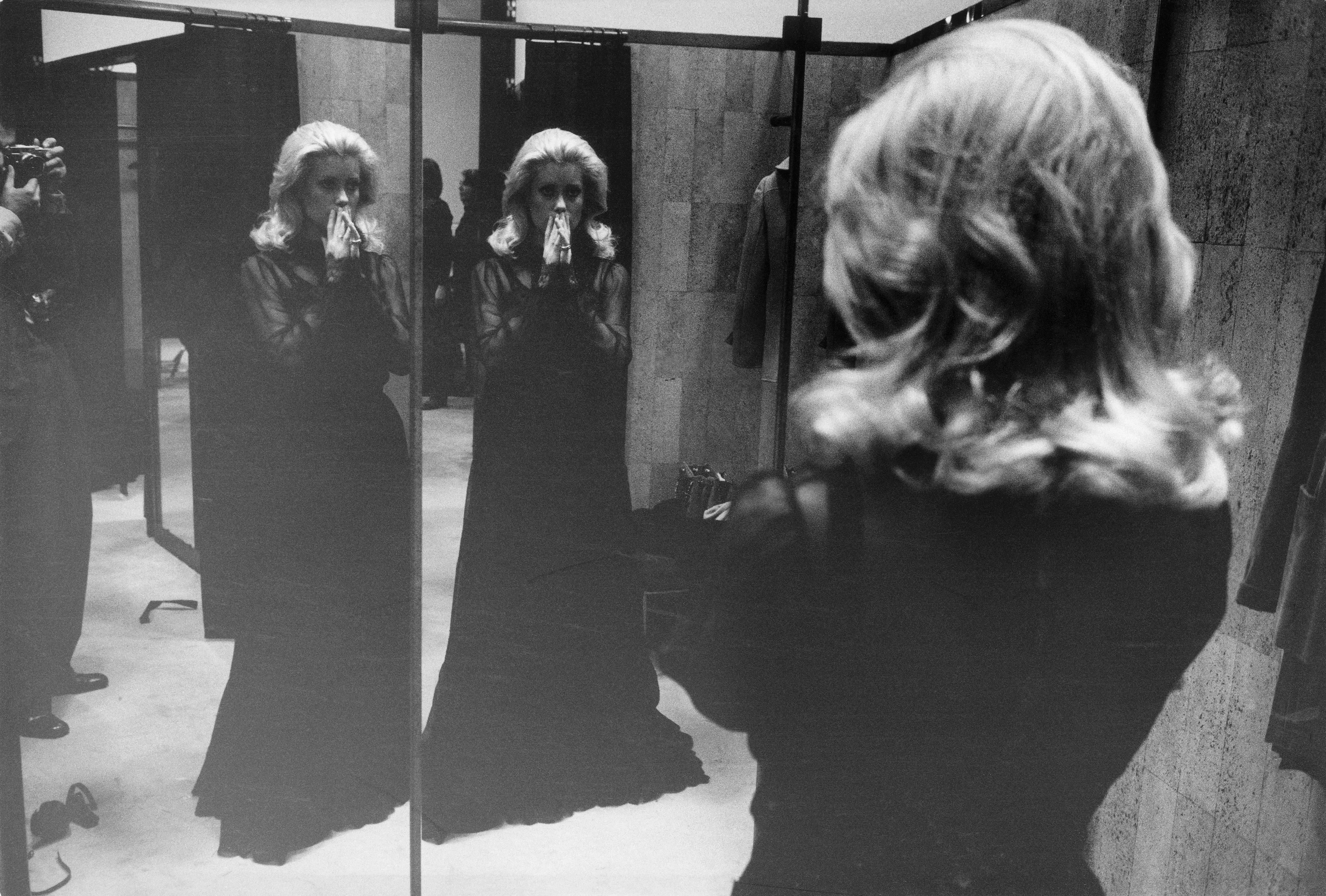 120 exclusive vintage celebrity photographs, taken by Jean-Claude Deutsch between 60’s and early 90’s. Each of the 120 photographs are 1/1s, exclusive to Focus Bloc, of the 25 curated iconic actors, singers and fashion designers present in our first drop. FocusBloc and ParisMatch have collaborated to grant the exclusive NFT rights for each minters/holders.