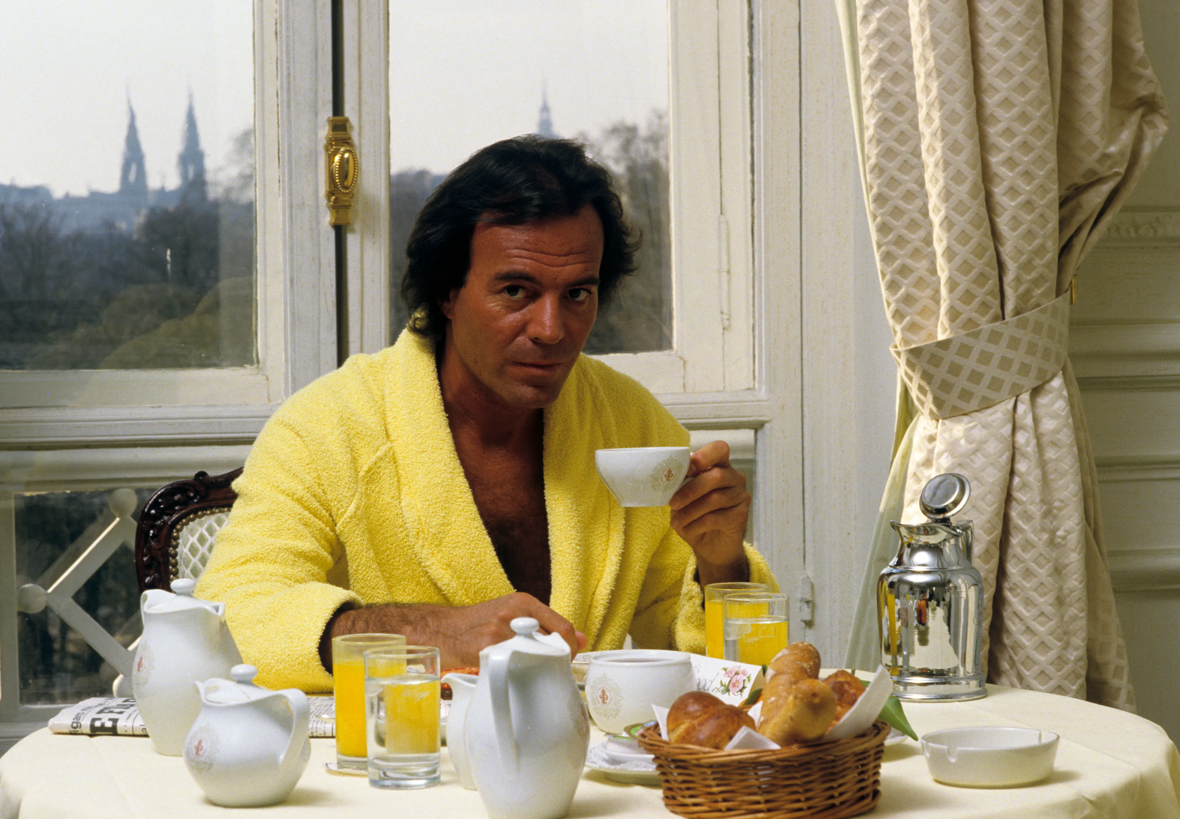 120 exclusive vintage celebrity photographs, taken by Jean-Claude Deutsch between 60’s and early 90’s. Each of the 120 photographs are 1/1s, exclusive to Focus Bloc, of the 25 curated iconic actors, singers and fashion designers present in our first drop. FocusBloc and ParisMatch have collaborated to grant the exclusive NFT rights for each minters/holders.