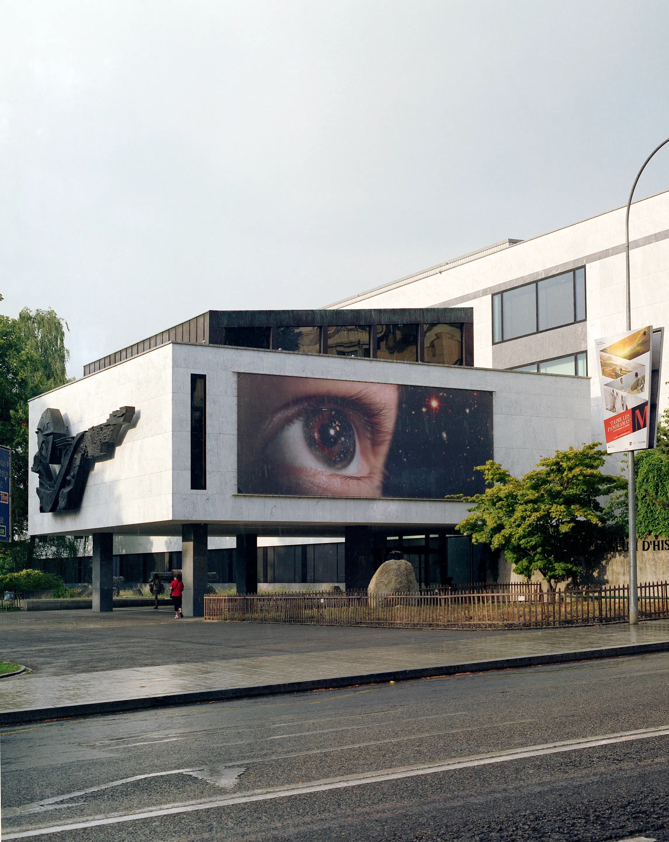 In 2016 I took long walks through different cities and every object I found became a possibility for me to escape the reality of a structure where I didn’t feel I had a place in.

This is a photographic narrative about dreaming of being somewhere else while roaming through the city, a generational condition that seems to be getting stronger as young people retreat from the city into digital spaces.
