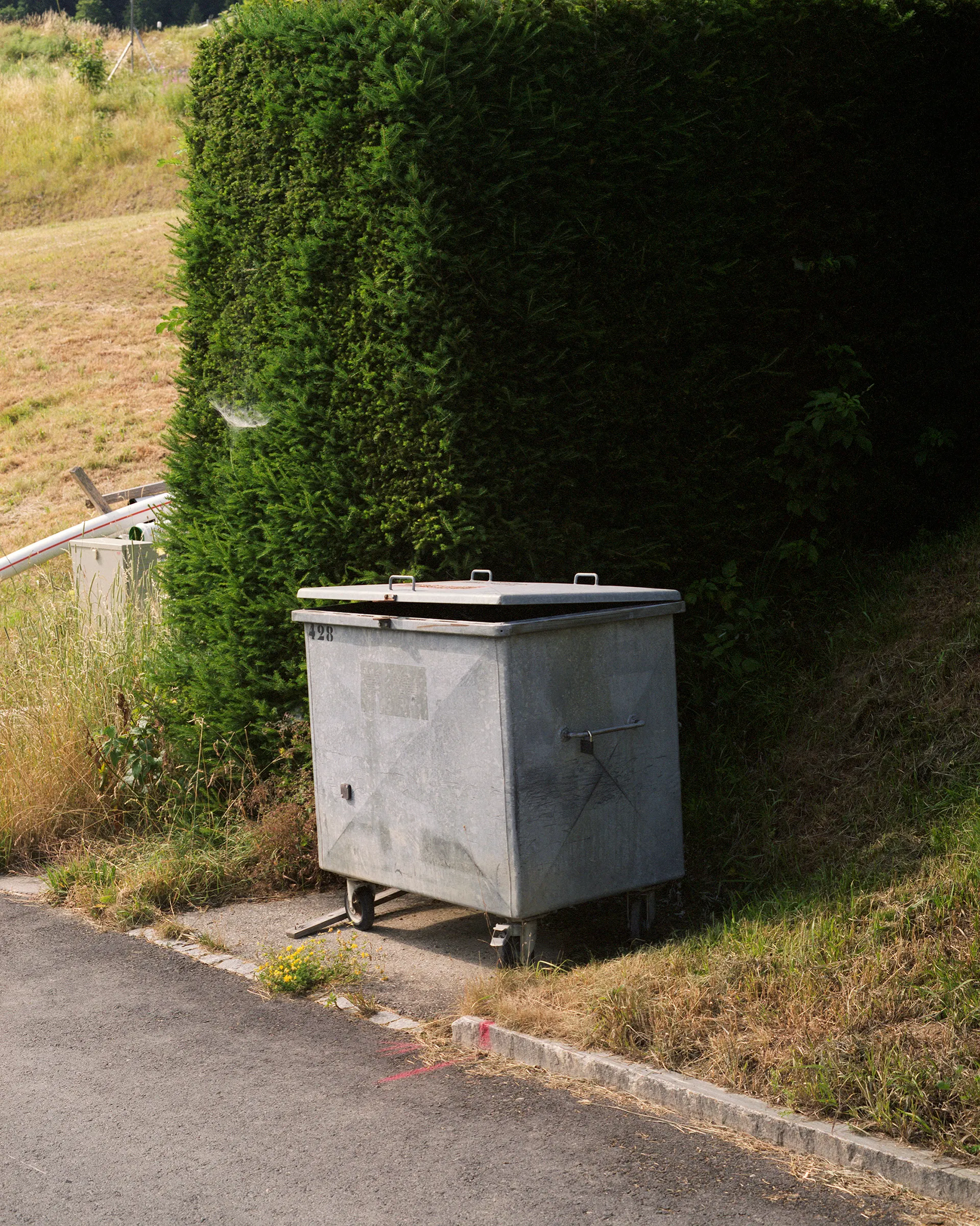 A/A #15

A poetic narrative about the things we do and the places we go to forget ourselves.

Photographs made from 2015 to 2017 in Argentina and Switzerland.