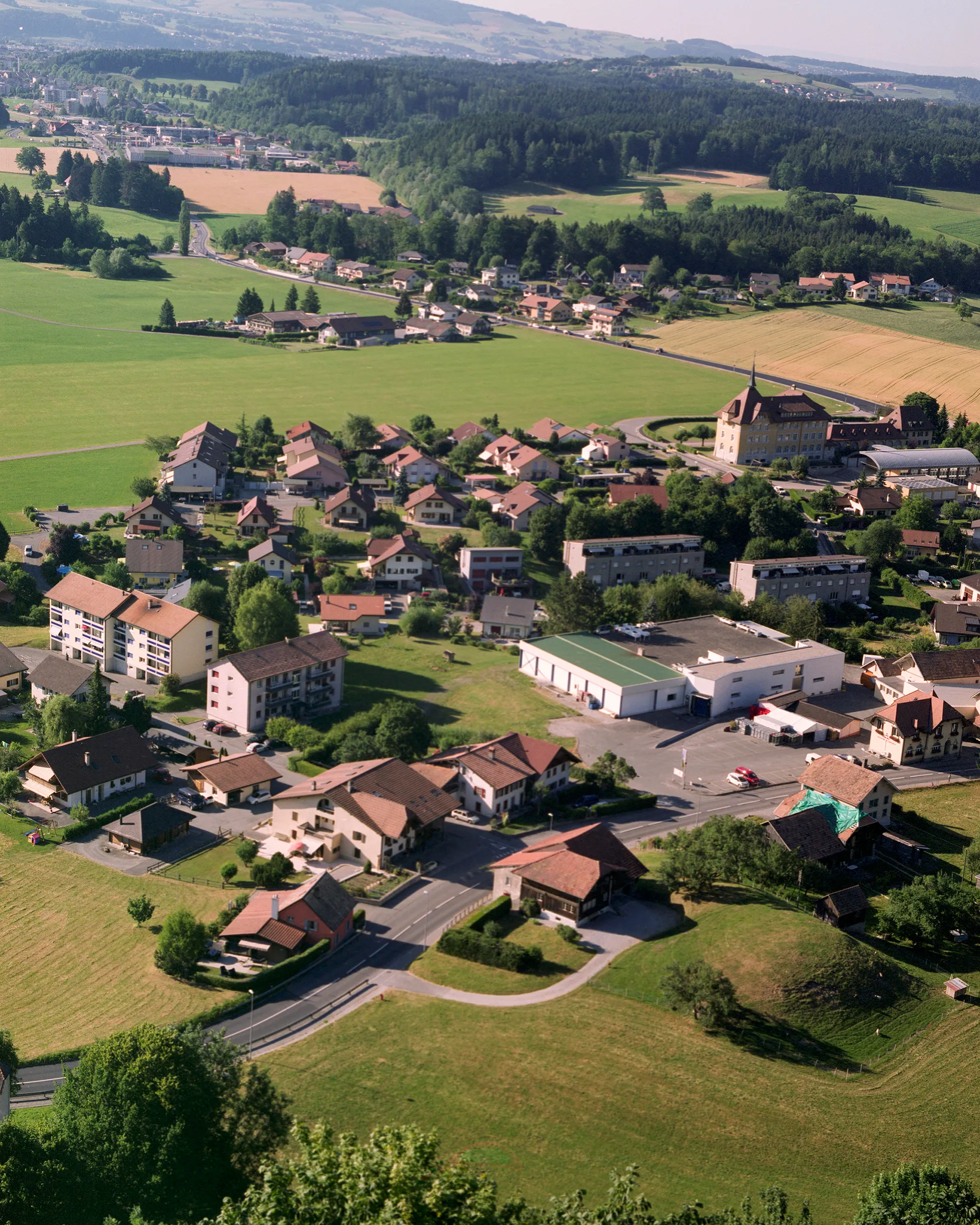 A/A #29

A poetic narrative about the things we do and the places we go to forget ourselves.

Photographs made from 2015 to 2017 in Argentina and Switzerland.