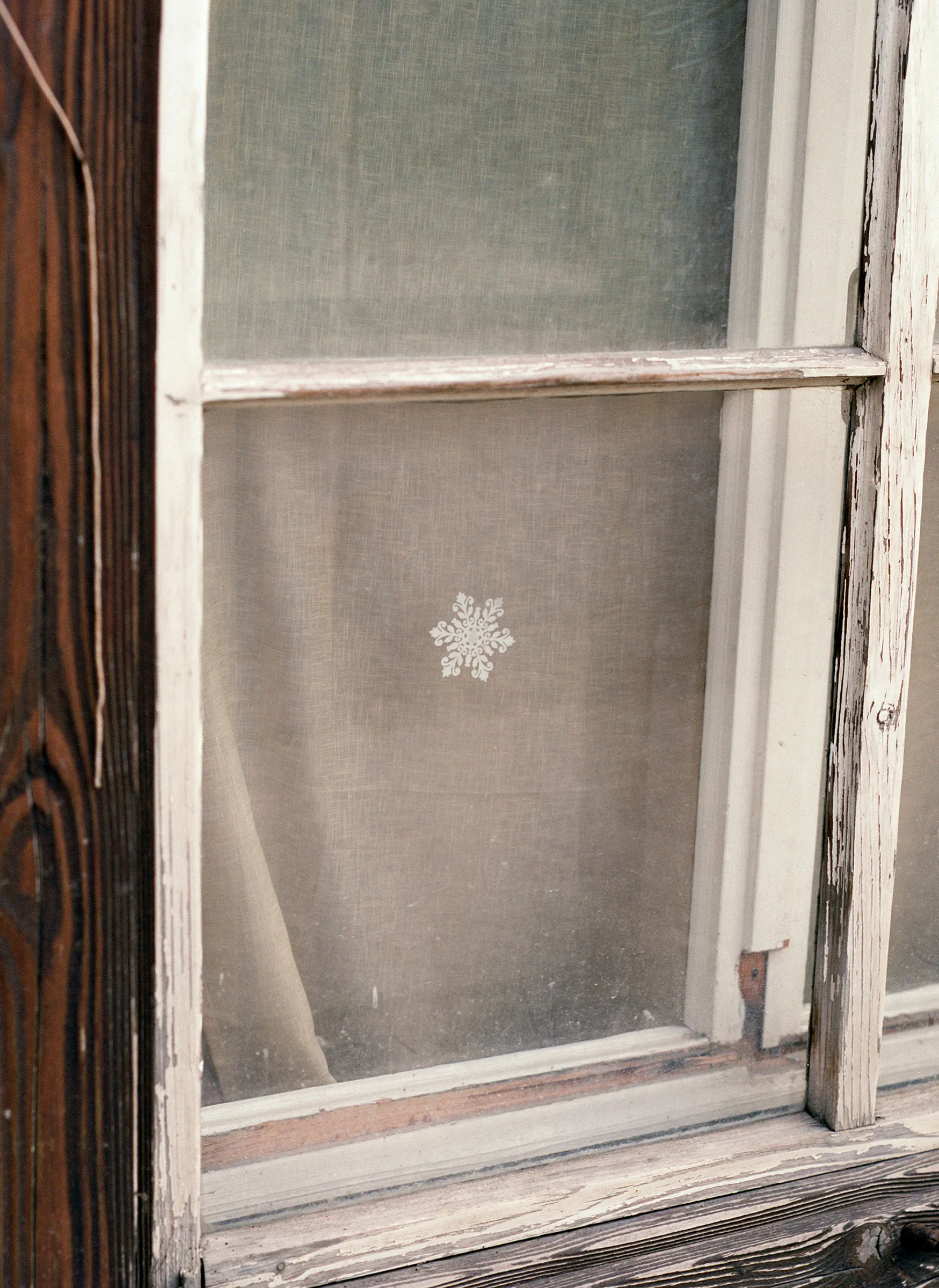 A/A #28

A poetic narrative about the things we do and the places we go to forget ourselves.

Photographs made from 2015 to 2017 in Argentina and Switzerland.