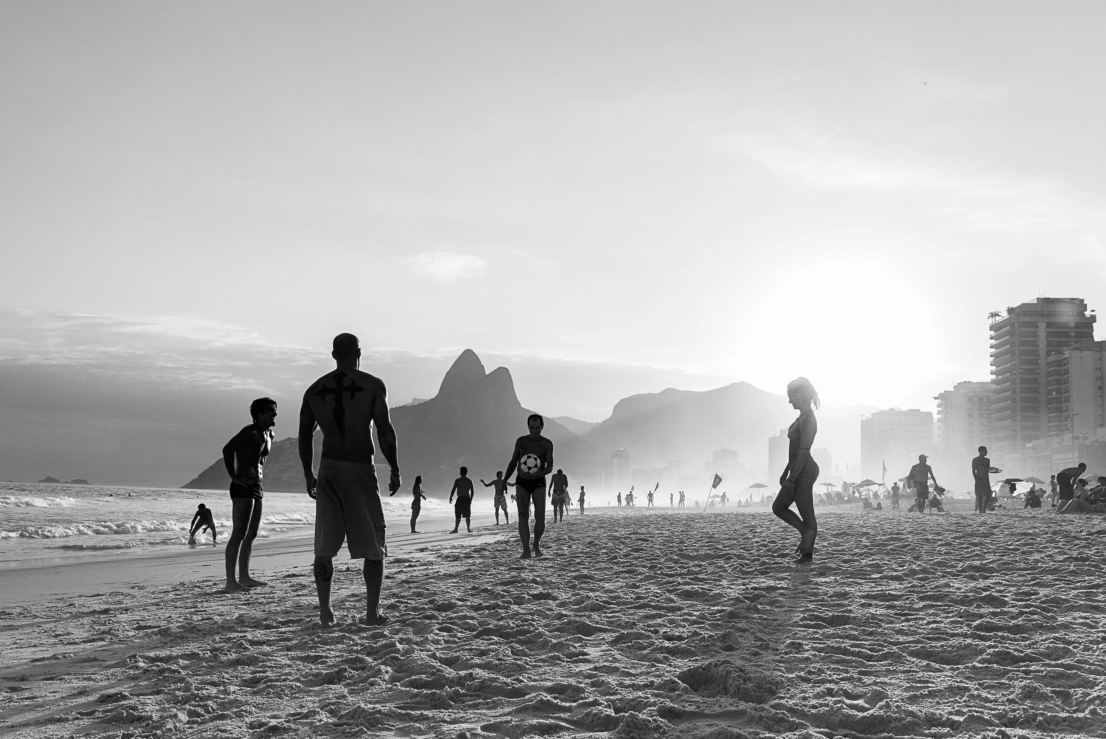 This photograph is part of my Rio de Janeiro series.
I moved to the city and for a year I walked 10 kilometers every day along the beaches looking for scenes that represented Rio de Janeiro and the cariocas.
I was enchanted by the game altinha (cultural heritage), by the soccer ball, by the intense energy, where everything seemed to be magical, where there is no social and cultural separation. No kind of difference between people, one of the most democratic and free places you can be.
I tried to make the photograph seem to have movement as if it were a ballet and in the background, a wonderful setting, a perfect light reflecting on the silhouette of the city, the hills and the sea.

Brazil, Rio de Janeiro, 2015

4624 × 3089 px