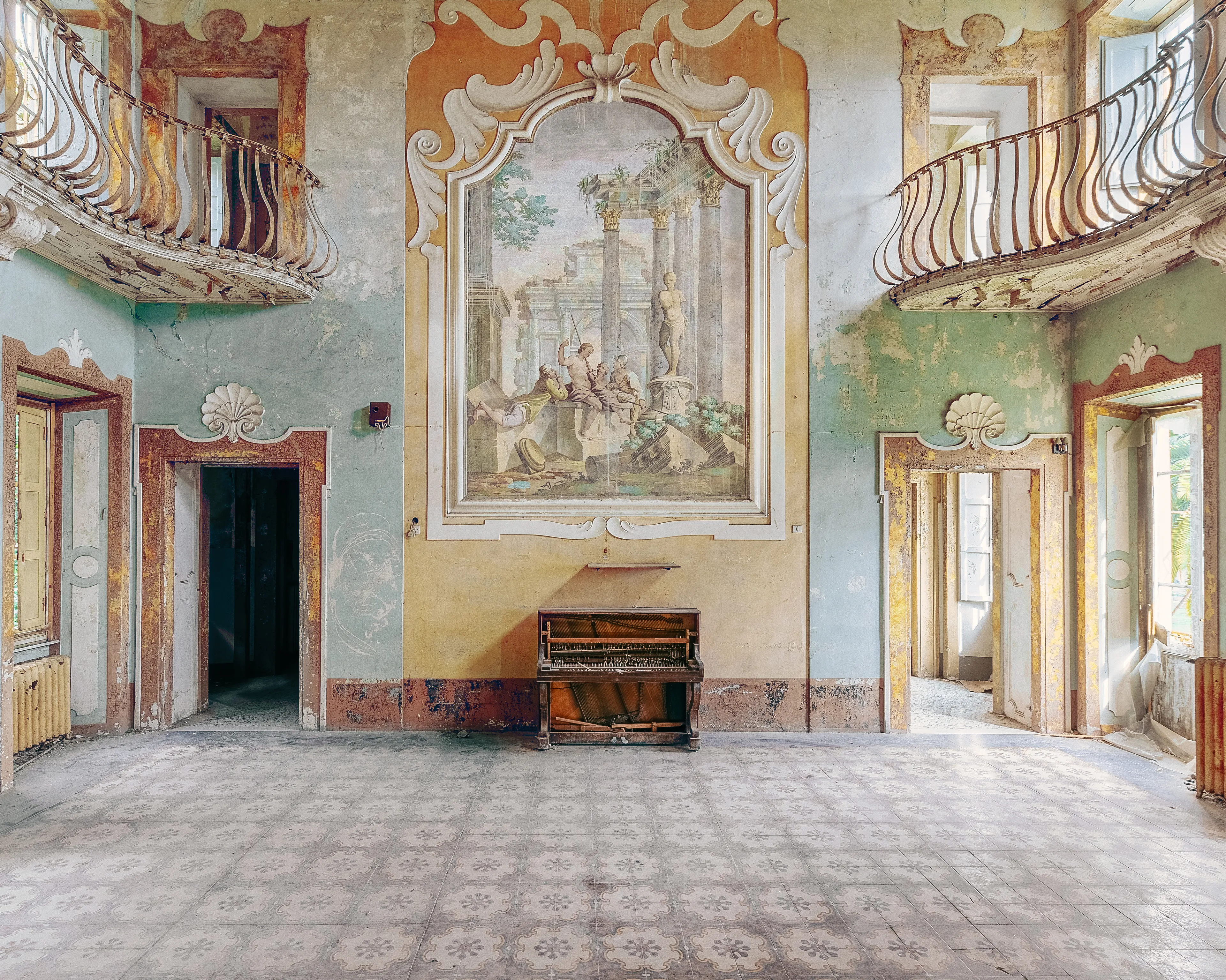 All the people in the room fall silent when they hear the first sounds of Mozart's "Rondo Alla Turca". It is, as always, the highlight of the day when Paolo sits down at the piano. He sits slightly hunched and has a peaceful smile on his face as the people slowly move closer to him.
Suddenly you hear someone screaming. "Stop now!, medication delivery in 10 minutes". 
Paolo's smile forms into a stony facial expression and around him you can hear moaning and screaming.
For what for a few minutes seemed to be an illustrious group of classical music lovers are in fact inmates of an insane asylum. And the pianist Paolo was brought here 31 years ago for vagrancy. It was here, in this villa whose beauty is only a facade for one of the darkest chapters of Italy, that he went mad.

Upon request, the collector will also receive a print in Gallery quality (Alu dobond or acrylic) in 62.5 x 50 cm. Including certificate and artist signature 