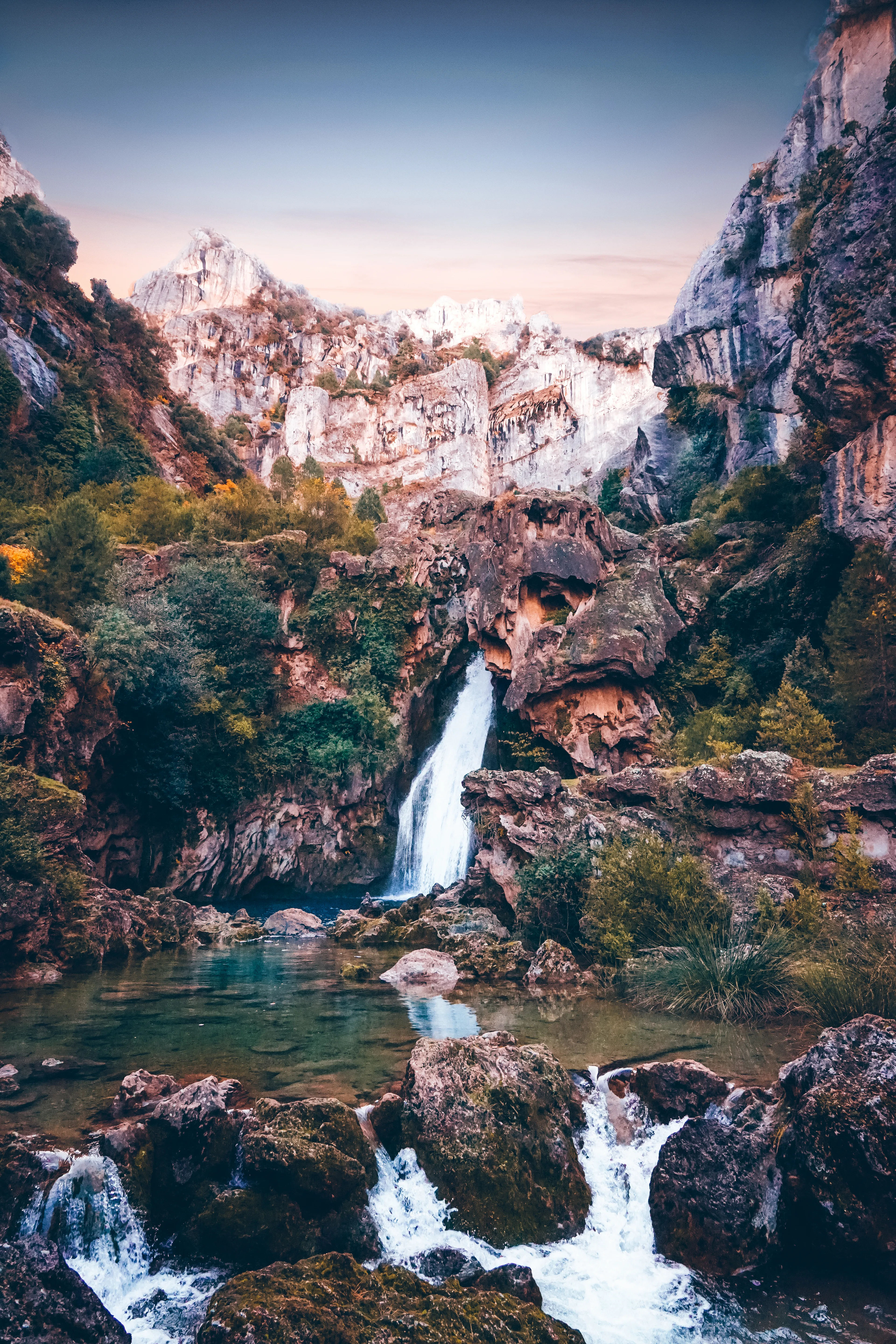In Sierra de Cazorla y Segura Natural Park (Spain), lies a natural treasure, The Skull Waterfall. Nature has carved the shape of a skull into the rock. A way of making us see that life (water) and death (skull) are united. 