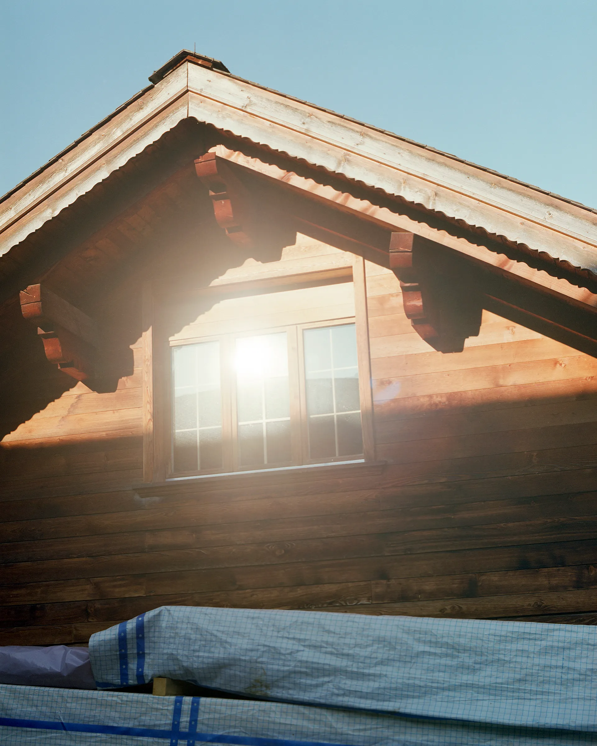 A/A #23

A poetic narrative about the things we do and the places we go to forget ourselves.

Photographs made from 2015 to 2017 in Argentina and Switzerland.