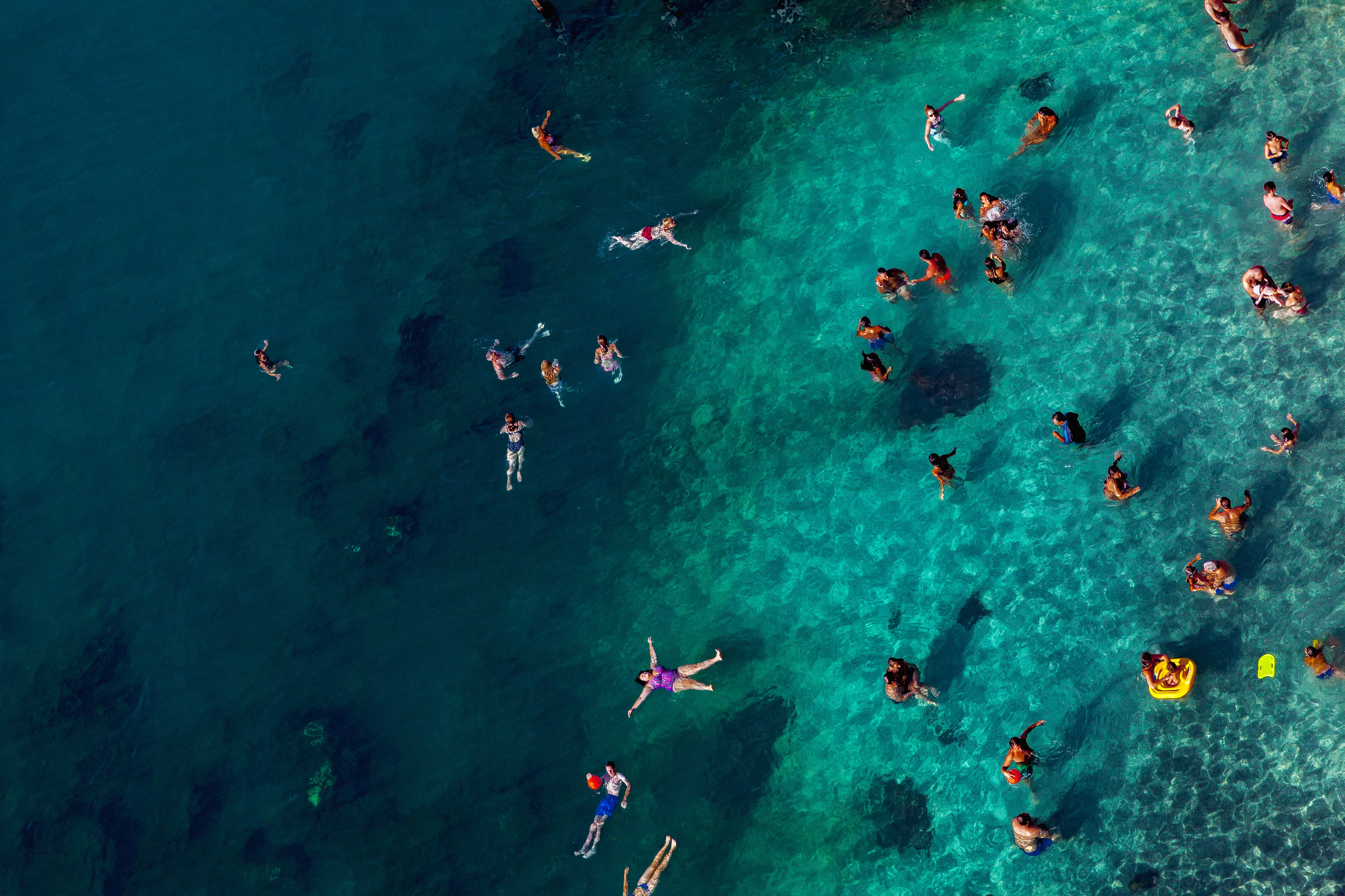 The  playful Italian summer seen from above as a constellation of people.

Italy, 2017

5325 × 3550 px

The first collector will also receive a fine art print, signed and numbered, 60 x 40 cm.