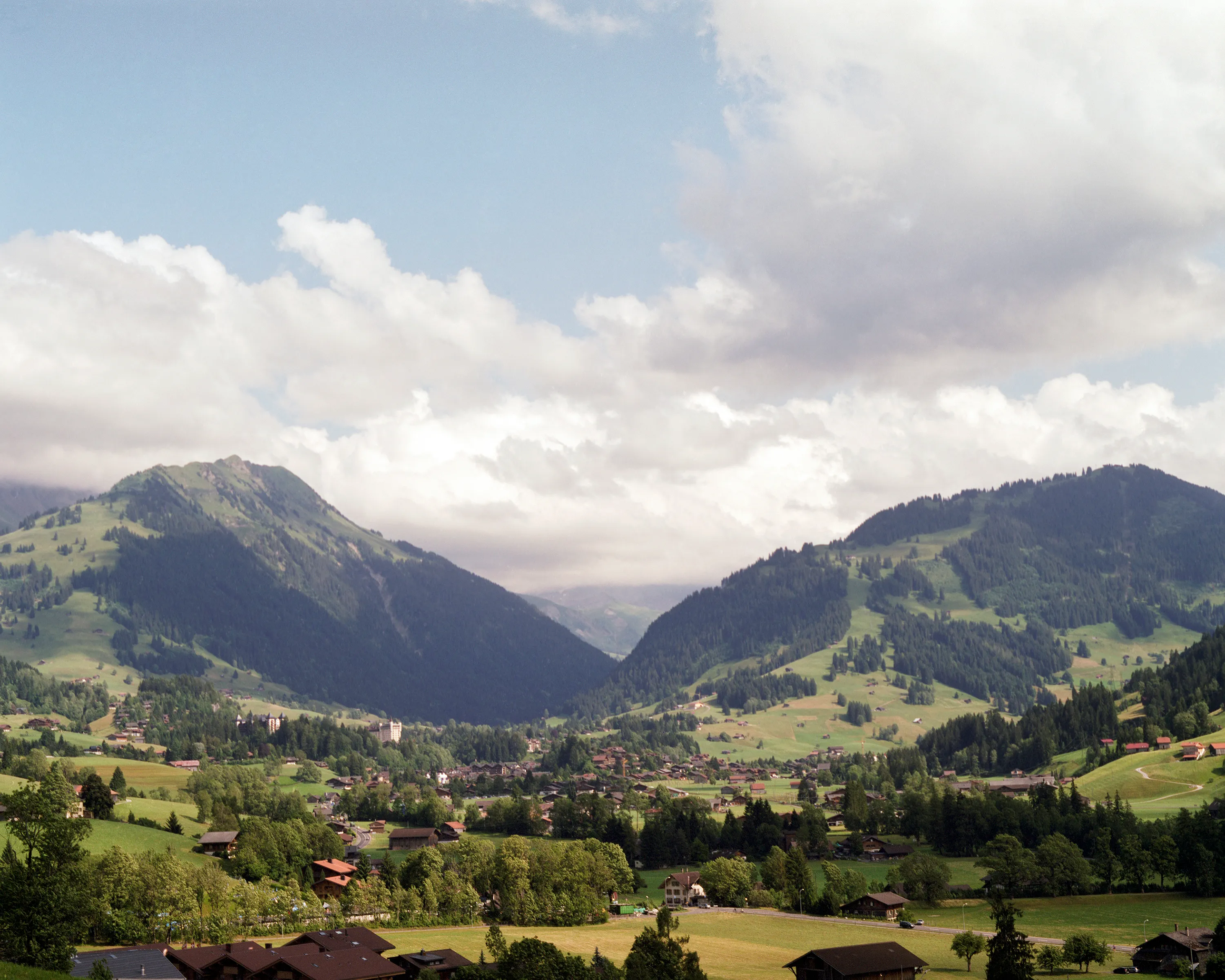 A/A #37

A poetic narrative about the things we do and the places we go to forget ourselves.

Photographs made from 2015 to 2017 in Argentina and Switzerland.