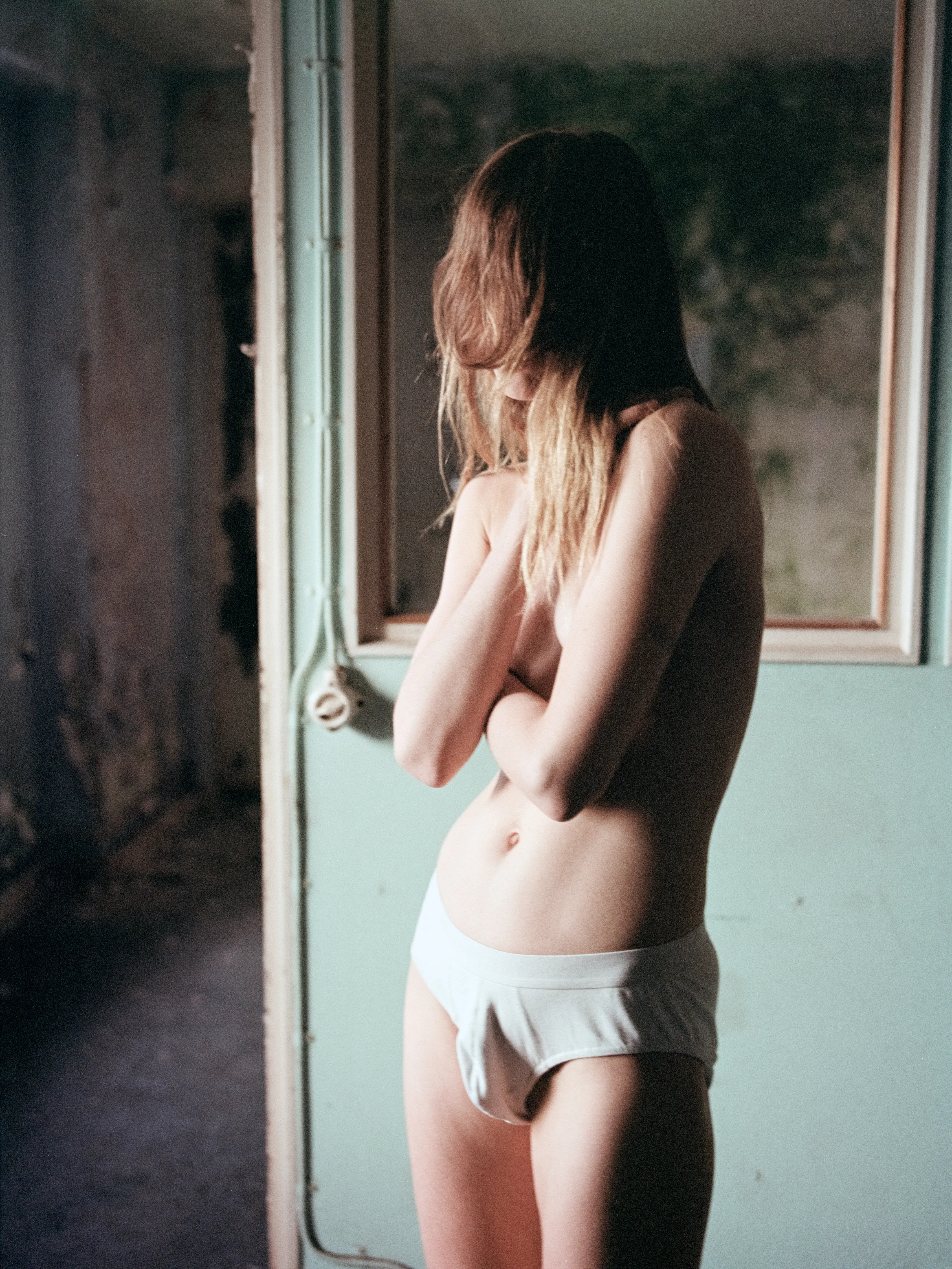 Swedish-British artist AdeY studies subjects such as human balance, strength and physics. Photographing subjects undressed, AdeY’s non-sexualized representation challenges our perceptions of the body, highlighting our vulnerabilities, loneliness,  and strengths that are central to the human condition.
