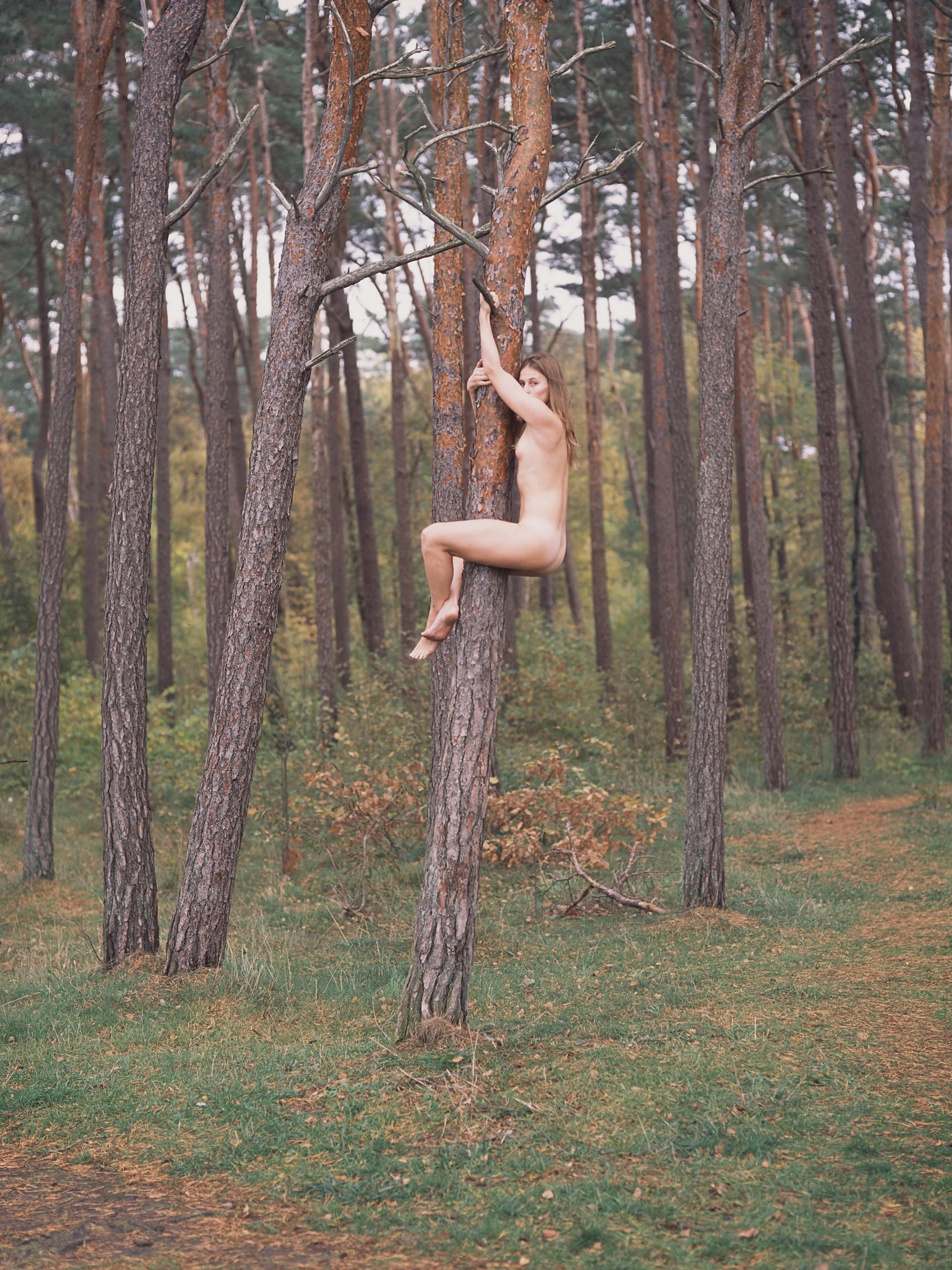 Swedish-British artist AdeY studies subjects such as human balance, strength and physics. Photographing subjects undressed, AdeY’s non-sexualized representation challenges our perceptions of the body, highlighting our vulnerabilities, loneliness,  and strengths that are central to the human condition.