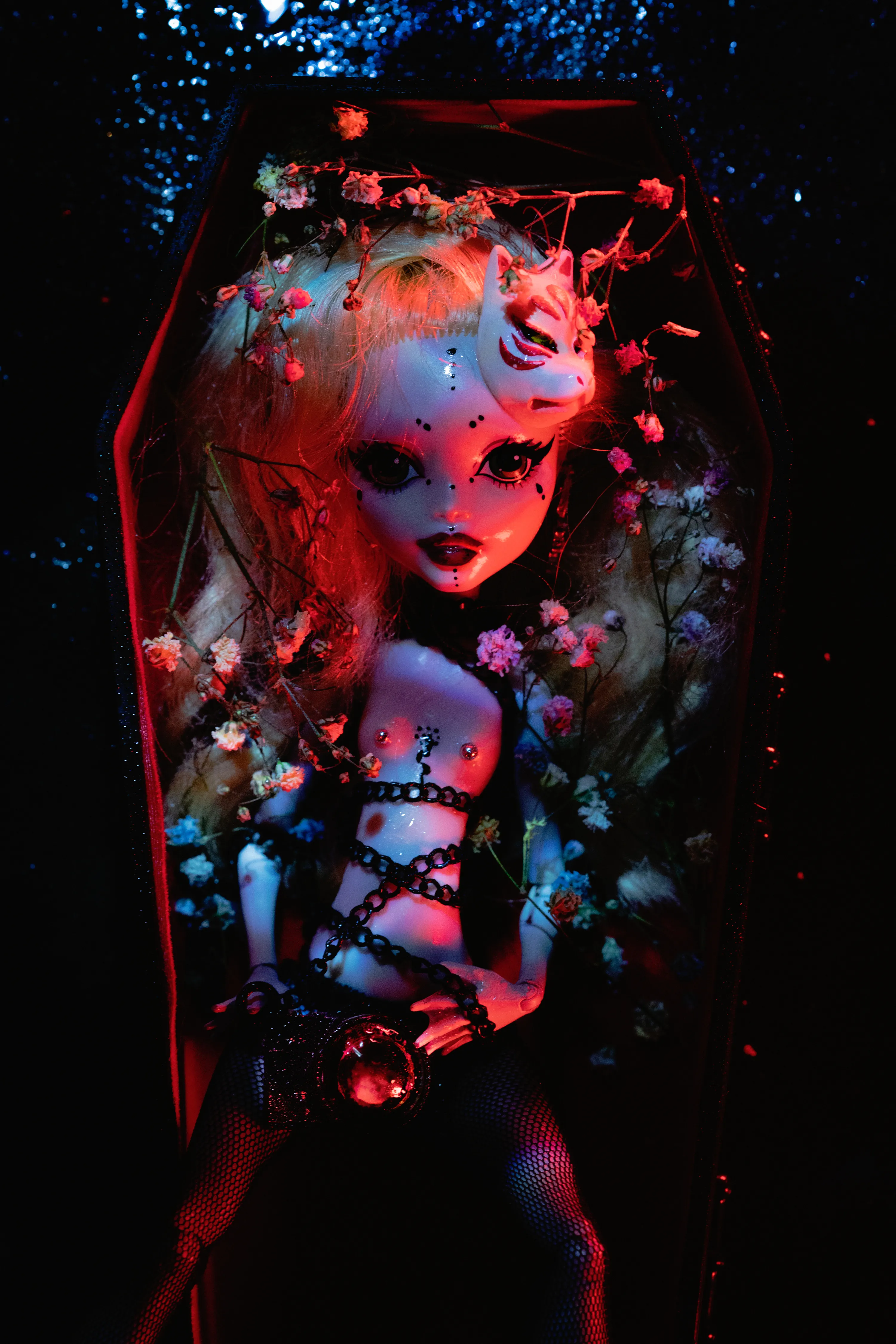 In their essence, dolls are simultaneously fascinating and controversial. Dolls are known to influence the construction of identities and exploration of various narratives, and are associated with racist and misogynistic stereotypes. In his 1913 essay Dolls, poet Rainer Maria Rilke posits: “We found our orientation through the doll. We could gradually flow down into her and collect ourselves and recognize, although somewhat dimly, our new surrounding world”. We definitely do, and this continues throughout our life: dolls are interwoven into the fabric of our fantasy worlds. And in these worlds, why would dolls be limited to our projections and expectations of them and not be capable of even more than us, humans?

The dolls are here. They observe without affirming good or bad, offering themselves as objects for attachment of all kinds of fantasies. Your invitation to the afternoon doll play has arrived.