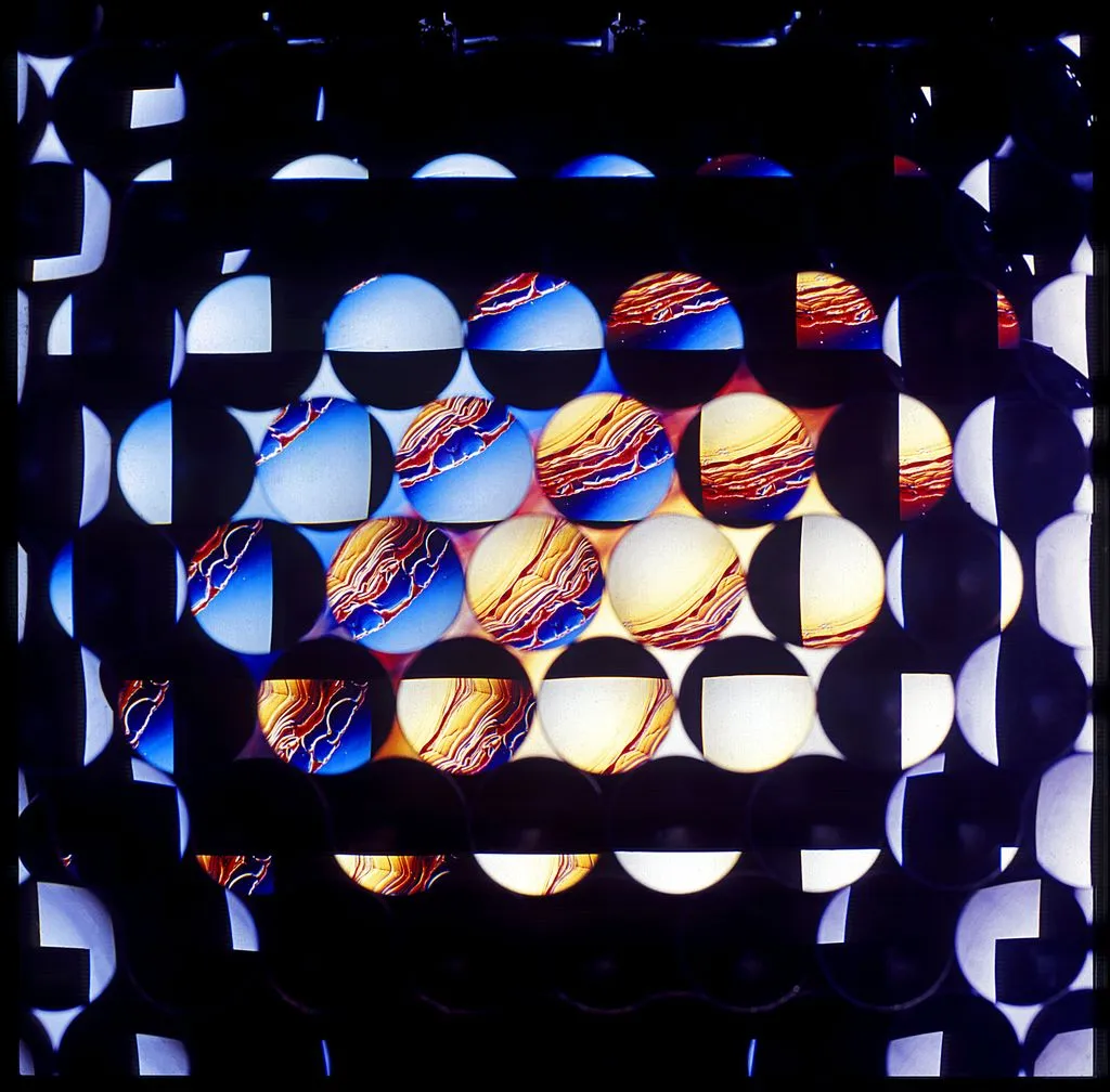 One of Manfred P. Kage’s concerns was to achieve a formal unity between information and form within optical reproductive systems. Kage’s fascination for the scientific optics also led him to carry out numerous experiments in the field of optical alienation. In this context, he developed and invented special effect lens systems such as multi-lens technology for his microphotographic art („Science Art“). He also invented a groundbreaking „giant multi-lens system“ on an optical bench of rows. 
Kage’s multi-lens photographs were presented, among others, in 1970 as part of the exhibition „Impression 70 - Modern Photography and Audioscope“ in BW, Germany. Herbert W. Kapitzki, a famous German graphic artist and designer, also gave Kage a variety of orders in the area of multi-lens technology.

[View High-Res Artwork on Arweave](https://arweave.net/Bo6CEza3GZxEpsMC3Q2nFZaEDpKD9NXaCu7TMVg-vGQ/original.png)