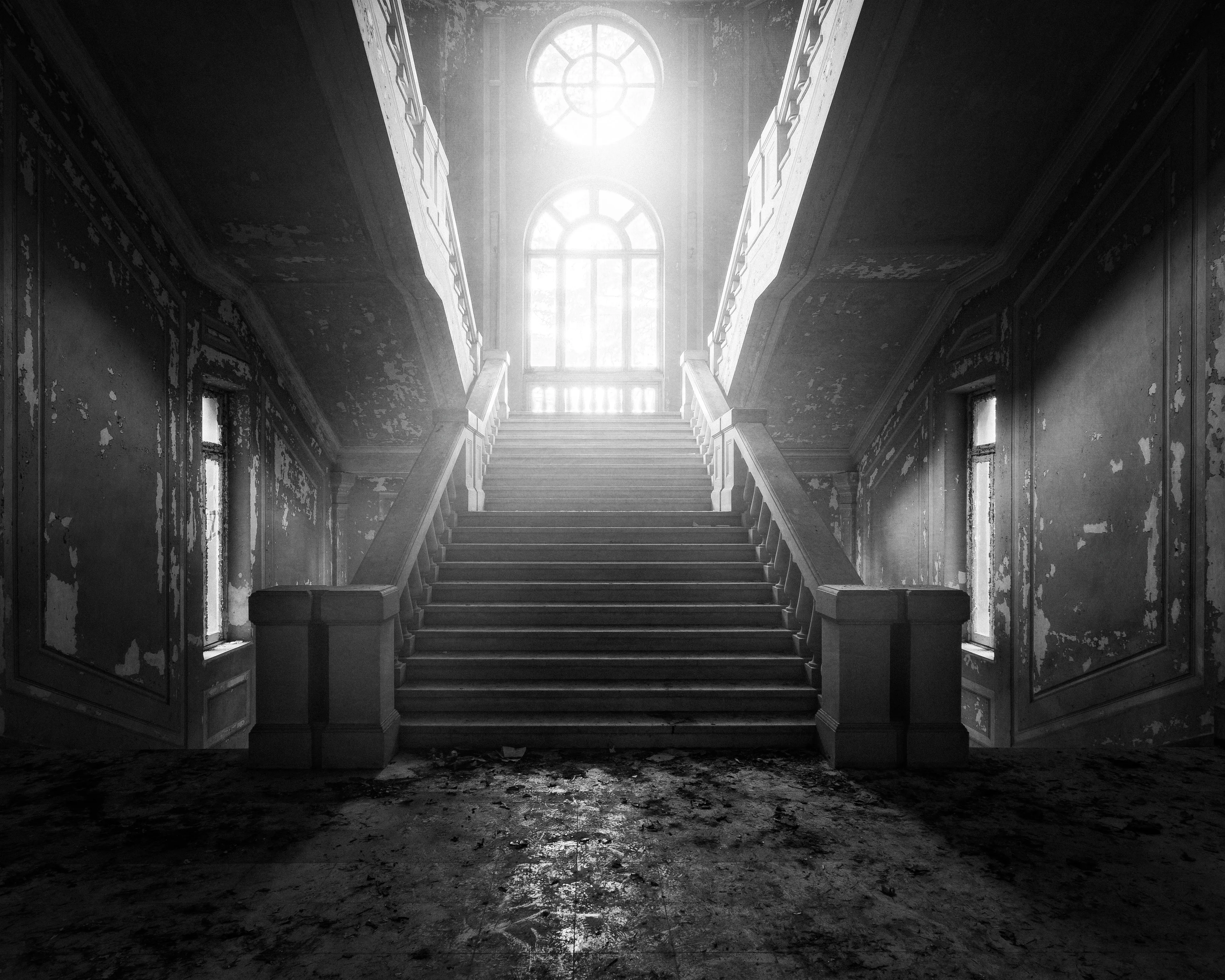 Excerpts from an interview with Teresa Medeghini, who once worked as a nurse in the asylums in the 1950s.

"Those in admission were treated with insulin. We started with a low dosage and got to give them a lot of insulin until they went into a coma: the first coma lasted 5 minutes, the second of the next day, 10 minutes and then, at the maximum time that could be kept in that state . Then they were made to wake up with intravenous dextrose: this was the task of the Poverelle Sisters, among whom was also my sister Carla.

If they didn't wake up even with the first 50cc of dextrose, they kept adding quantities. But sometimes they just didn't wake up from a coma, so the patients were beaten. For example, I remember a girl who we were slapping in two: she had an unrecognizable face, when here relatives came to visit, they refused to let them see her. "
