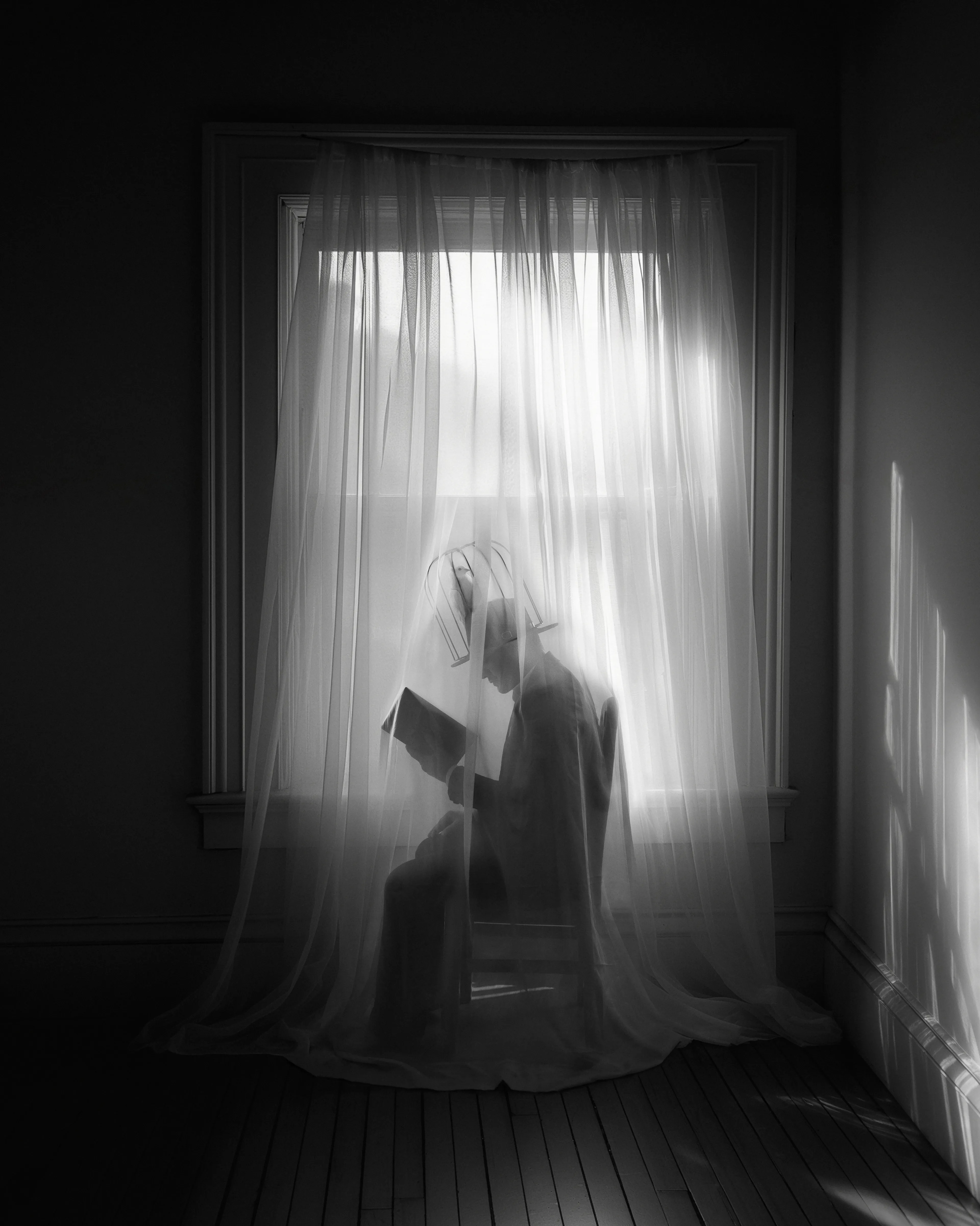 From that sweet day, only a memory was left.
I went over it in a way that it seemed like I had put it in a cage in my mind.
I wanted it to always live in my imagination and memories.
I didn't want to let it go.

Title by batsoupyum
Digital photography, Self-portrait (2024)