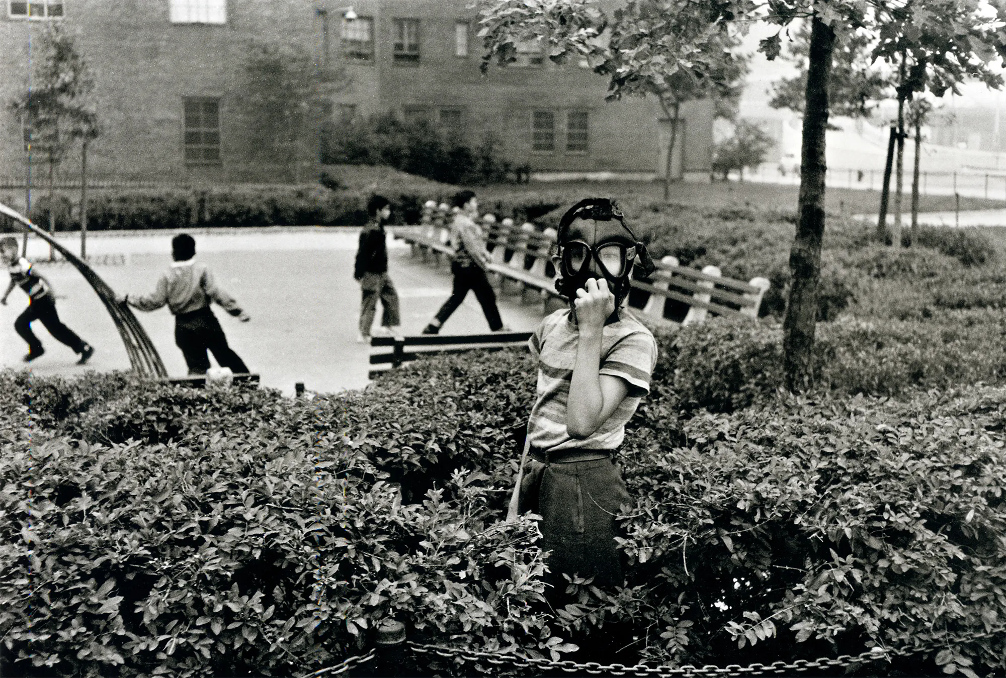 Assembly Curated and Bruce Silverstein Gallery present Frank Paulin’s “Masterworks,” a collection of some of the most iconic early work from the artist’s archive. “Masterworks” features photographs predominantly captured in the 1950s on the streets of New York City. Many of these early images by Paulin were featured in a 1957 solo exhibition at Helen Gee’s pioneering gallery and café, Limelight. Paulin’s work earned him great praise despite photography’s then uninitiated position in the fine art world. Prominent publications including The New York Times and The Village Voice praised Paulin’s ‘humor and compassion’ as well as his uncanny ability to perceive irony and record what they referred to as ‘poetic accidents.’ Paulin was a freelance fashion illustrator by day, but took to the streets in his free time to document subjects from all walks of life set against the stunning visual framework of advertisements, neon signs, and reflective store windows. This collection of well-known work recalls a distinct moment in American history, a moment captured with a passionate vision that keeps us looking.

Rediscovered in his eighth decade, Frank Paulin (b. 1926) is renowned for uniquely documenting fleeting human moments of humor and poetry, often against the backdrop of gritty urban scenes. His iconic work is in numerous collections including the MoMA, the Whitney Museum of American Art, and Yale University Art Gallery.