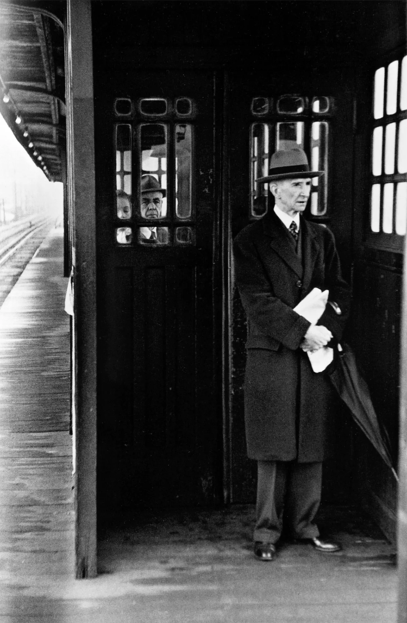 Assembly Curated and Bruce Silverstein Gallery present Frank Paulin’s “Masterworks,” a collection of some of the most iconic early work from the artist’s archive. “Masterworks” features photographs predominantly captured in the 1950s on the streets of New York City. Many of these early images by Paulin were featured in a 1957 solo exhibition at Helen Gee’s pioneering gallery and café, Limelight. Paulin’s work earned him great praise despite photography’s then uninitiated position in the fine art world. Prominent publications including The New York Times and The Village Voice praised Paulin’s ‘humor and compassion’ as well as his uncanny ability to perceive irony and record what they referred to as ‘poetic accidents.’ Paulin was a freelance fashion illustrator by day, but took to the streets in his free time to document subjects from all walks of life set against the stunning visual framework of advertisements, neon signs, and reflective store windows. This collection of well-known work recalls a distinct moment in American history, a moment captured with a passionate vision that keeps us looking.

Rediscovered in his eighth decade, Frank Paulin (b. 1926) is renowned for uniquely documenting fleeting human moments of humor and poetry, often against the backdrop of gritty urban scenes. His iconic work is in numerous collections including the MoMA, the Whitney Museum of American Art, and Yale University Art Gallery.