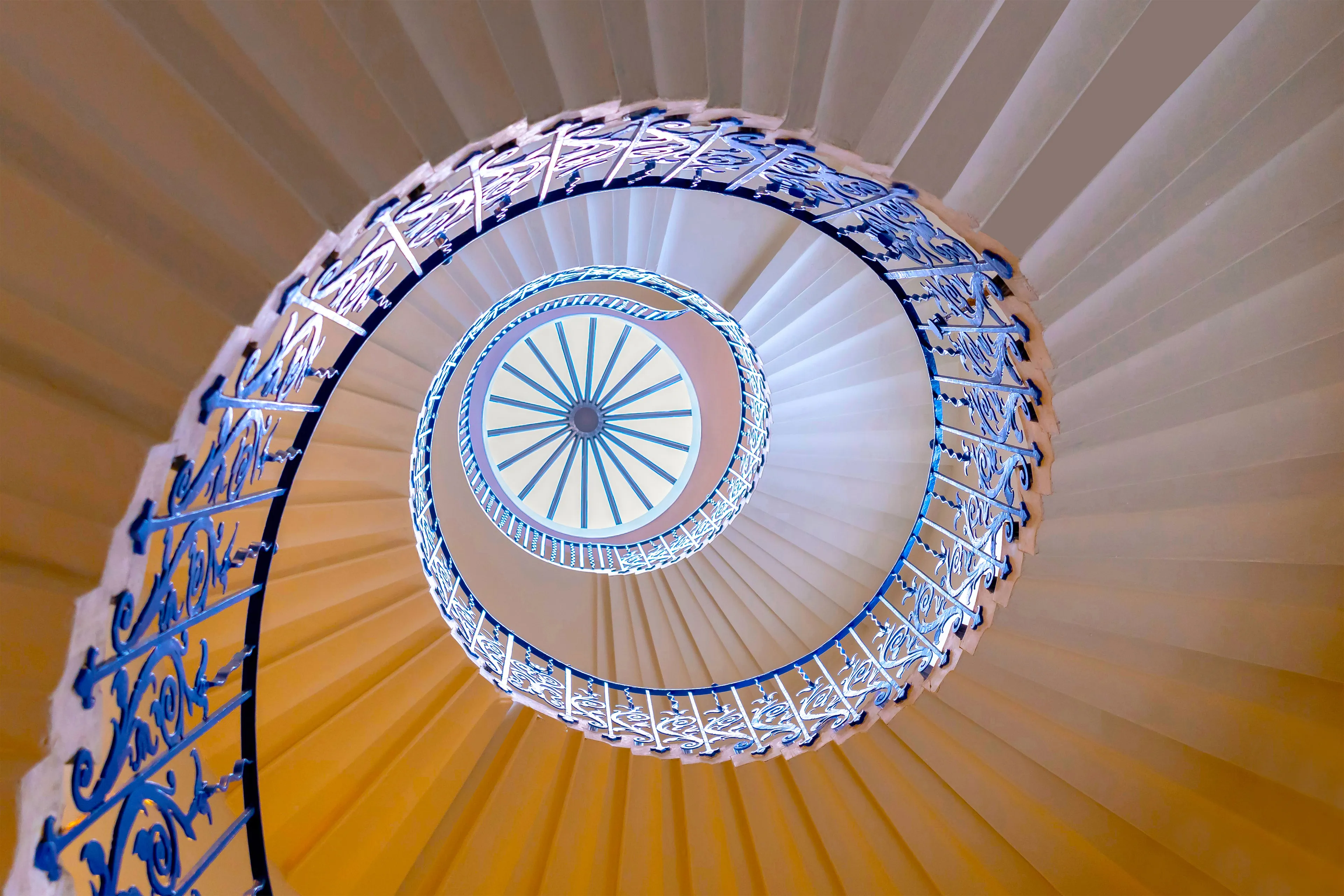 Always keep your forehead straight when climbing the steps.
6000x4000 Pixel