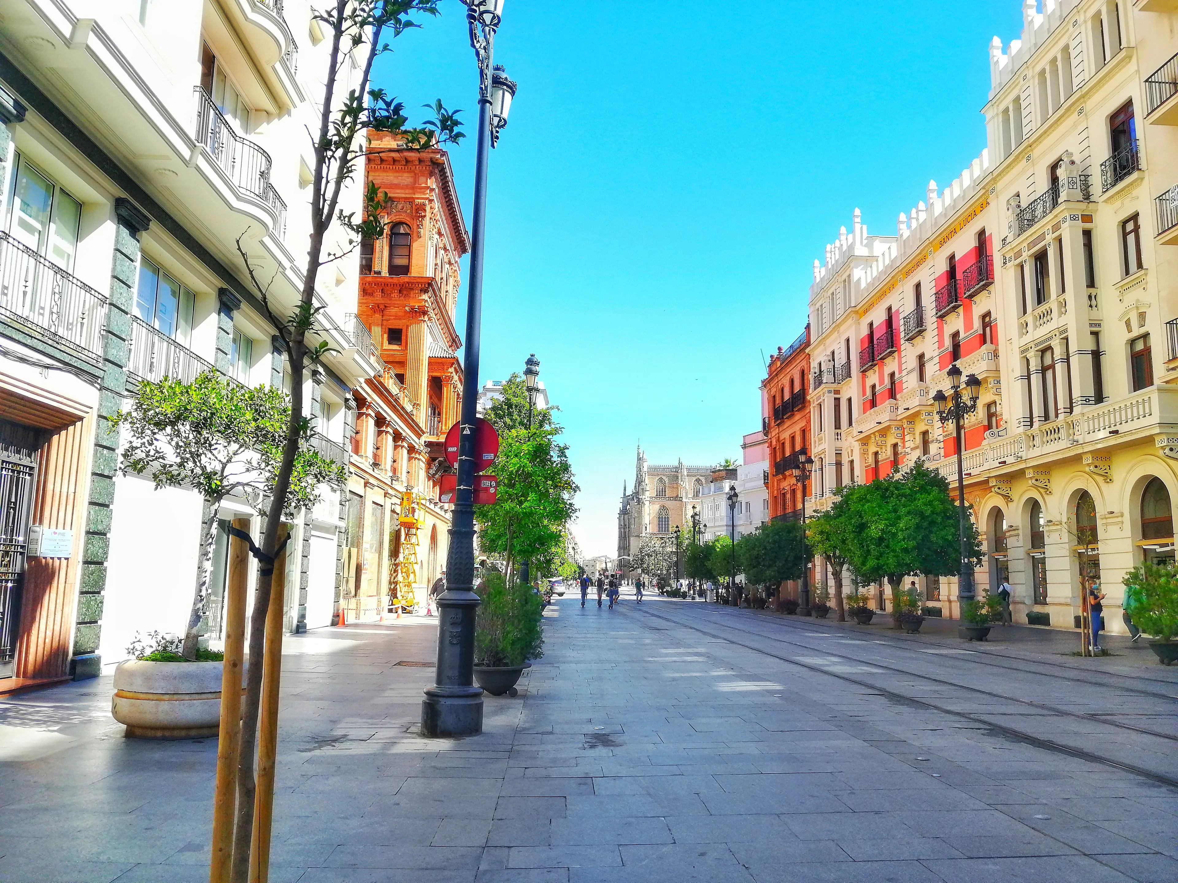 This is the sixth and last photograph of the Colors of Seville collection. Chosen as the cover of the collection for its vivid colors in postproduction, but also in the original version. It is a unique copy. **Colors of Seville** Collection. 6 photographs taken on the streets of Seville, Spain. 4 separated editions, limited to 6666 1/1 NFTs, minted using an ERC721 smart contract on the Ethereum blockchain. Collection migrated from Polygon POS (Chain ID **137**), first to Polygon ZkEVM (Chain ID **1101**) in March 2024 and then to Ethereum (Chain ID **1**) in February 2025. In September 2025, the collection has been migrated to the second version of NFTs on Ethereum. Same photos, but improved NFTs with the correction of minting errors; The **image** field was added to the metadata and the **properties** field was changed to **attributes** to comply with the ERC721 metadata standard; Addition of the Chain ID and Token ID as well as the minting date to identify the NFT on the blockchain and authenticate the artwork. Regarding the structure of the metadata: The Token ID of each NFT contains information about the edition and the photograph that certifies this NFT. Example: Token ID 2260 informs us that this is copy **2** of the Ruta al Palacio (Gold Edition). Some NFTs TokenID ends on **1** or maybe **2**. This means that the NFT has been reminted due to an error in the first mint. The erroneous NFT and the previous version has been sent to the burn address (0x000000000000000000000000000000000000dEaD).   **Important Recommendation**: For the long-term survival of this NFT, you should keep multiple exact copies of the metadata file and the PNG file of the photo. This allows you to pin them yourself on the decentralized IPFS protocol or authenticate the NFT in case of deterioration of platform infrastructure or IPFS itself.