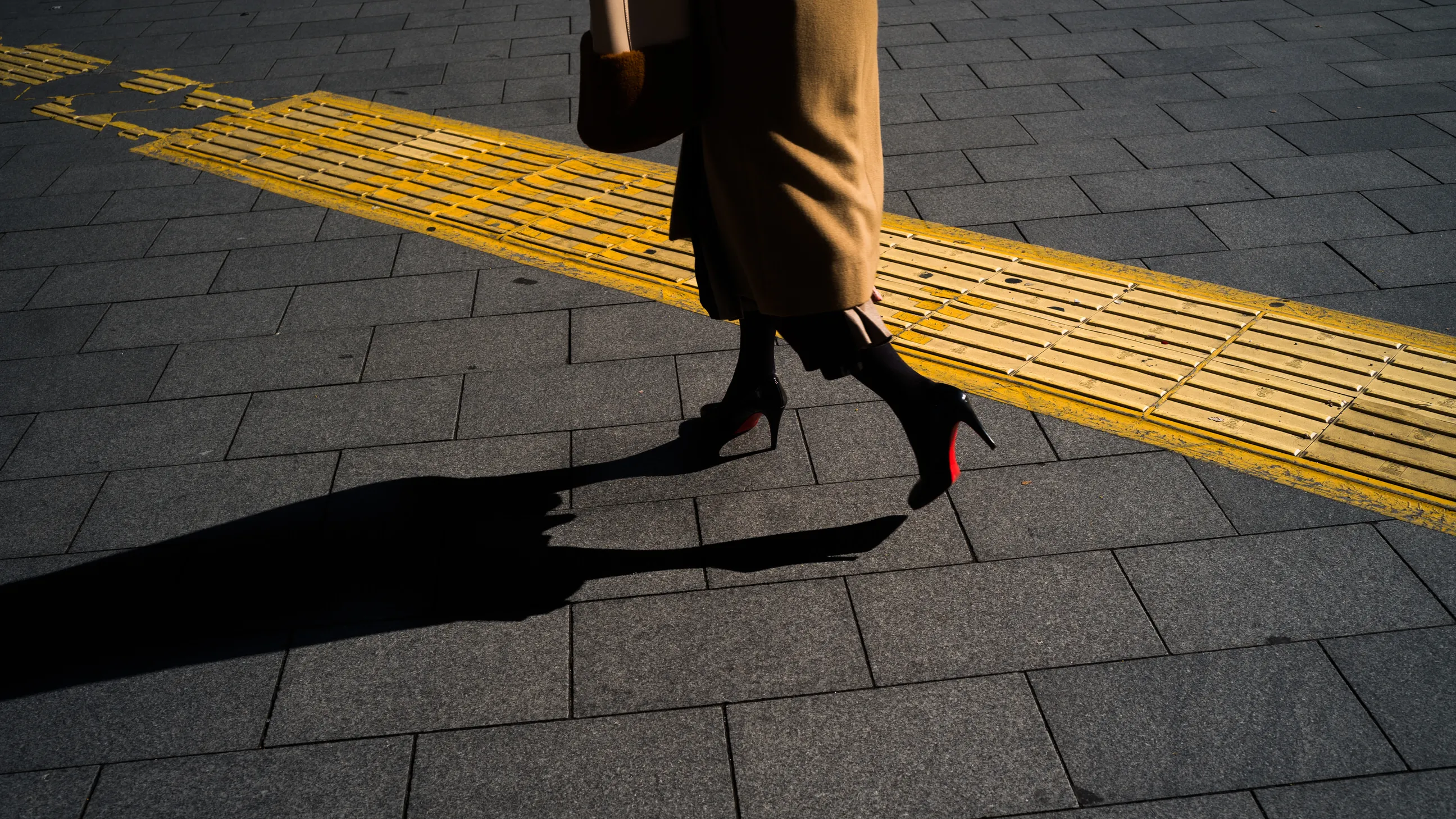 When she walks, everyone turns to see her. 
She knows that wearing those Louboutin red heels say so much to those who speak her same language.

📸 Leica SL & ZEISS 1.4/35
📍Shibuya, Tokyo 2021
Shot during the COVID-19 pandemic lockdown.
