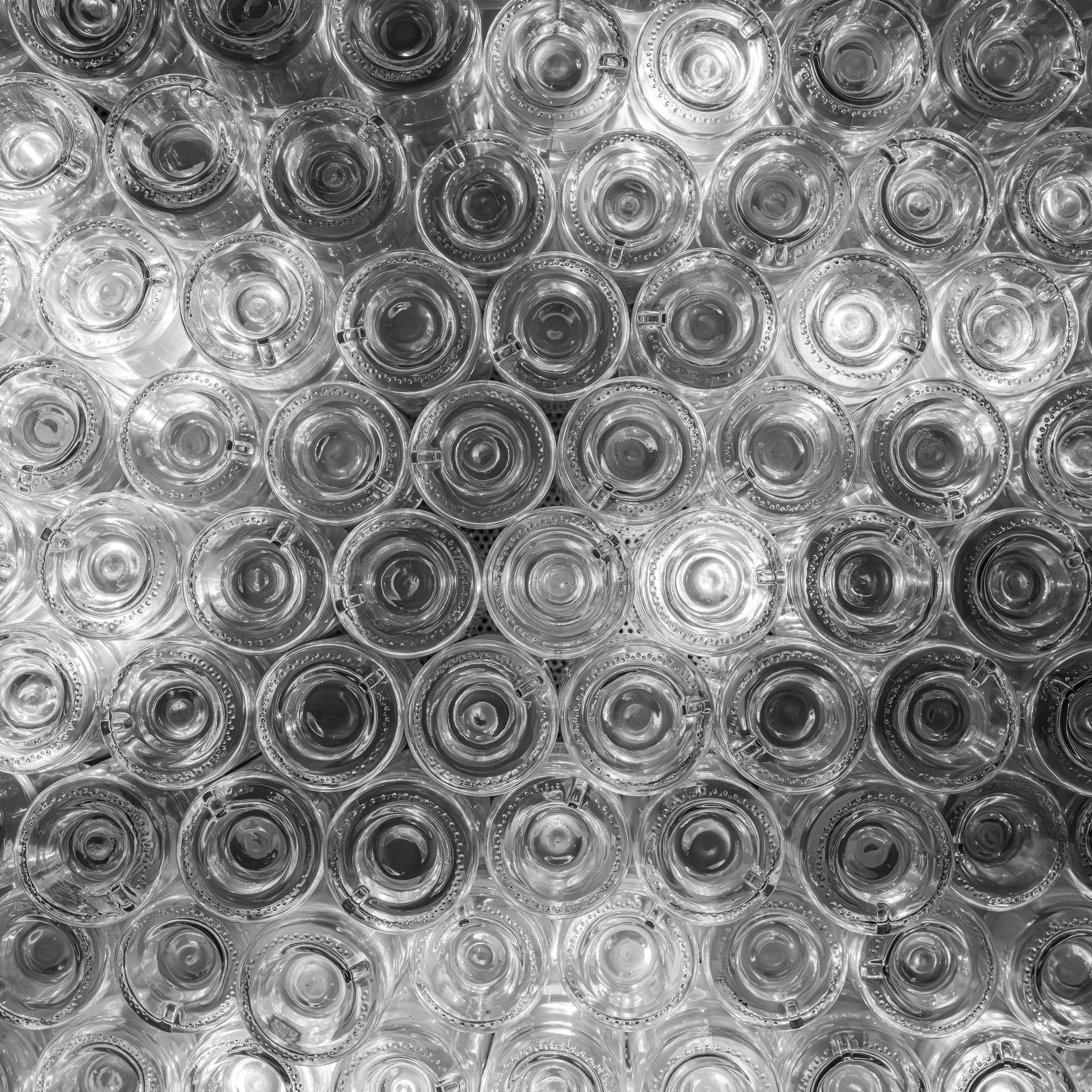 “Cachivaches” is a colloquial Spanish term for a mix of miscellaneous objects often considered worthless or junk. This series explores the aesthetic and structural dynamics of discarded objects, focusing on the paradox between chaos and order. The square format imposes a geometric constraint, juxtaposing organic disorder with rigid frames, encouraging a reevaluation of inherent organization. By highlighting spontaneous patterns in the disordered, "Cachivaches" reveals the latent beauty in the mundane.