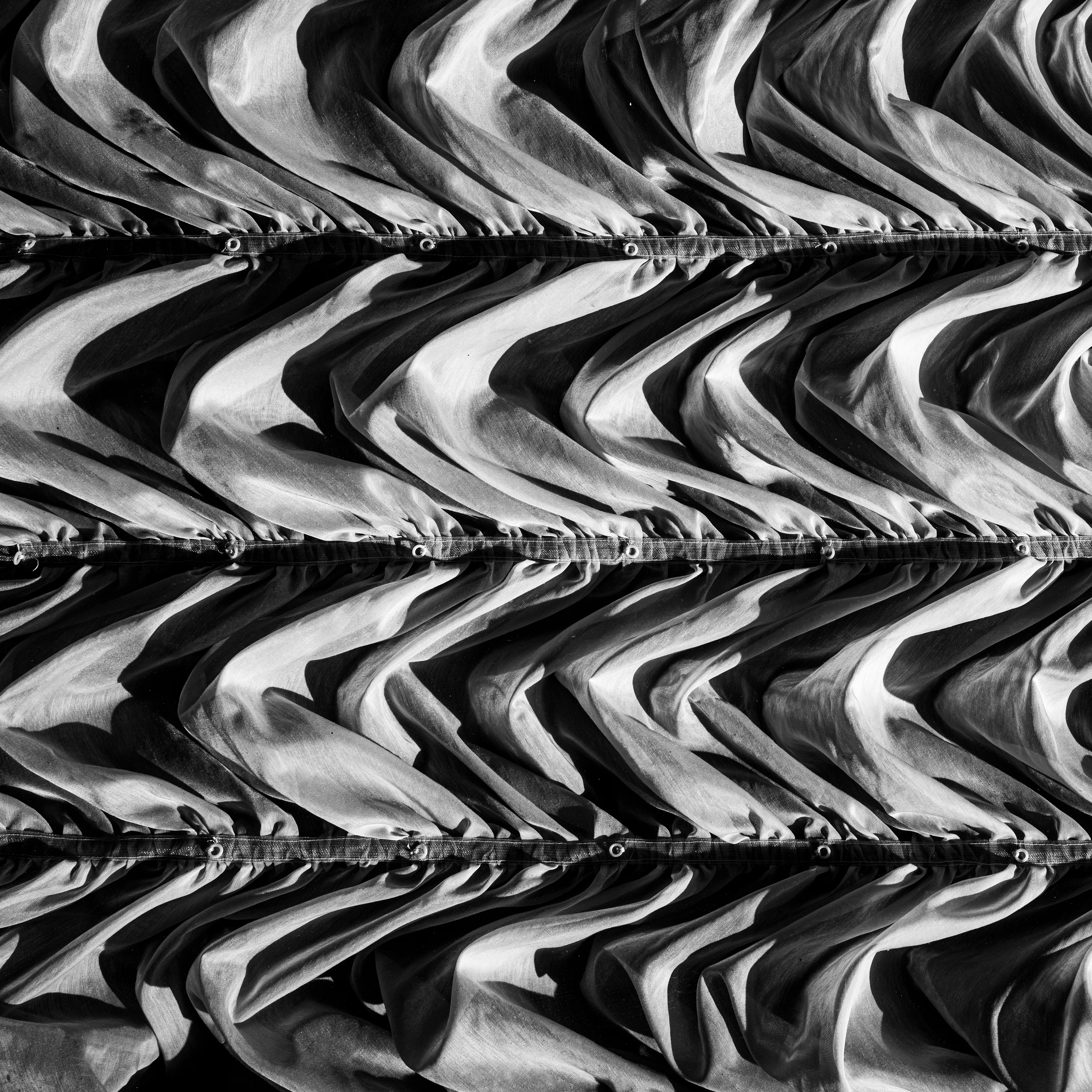 “Cachivaches” is a colloquial Spanish term for a mix of miscellaneous objects often considered worthless or junk. This series explores the aesthetic and structural dynamics of discarded objects, focusing on the paradox between chaos and order. The square format imposes a geometric constraint, juxtaposing organic disorder with rigid frames, encouraging a reevaluation of inherent organization. By highlighting spontaneous patterns in the disordered, "Cachivaches" reveals the latent beauty in the mundane.