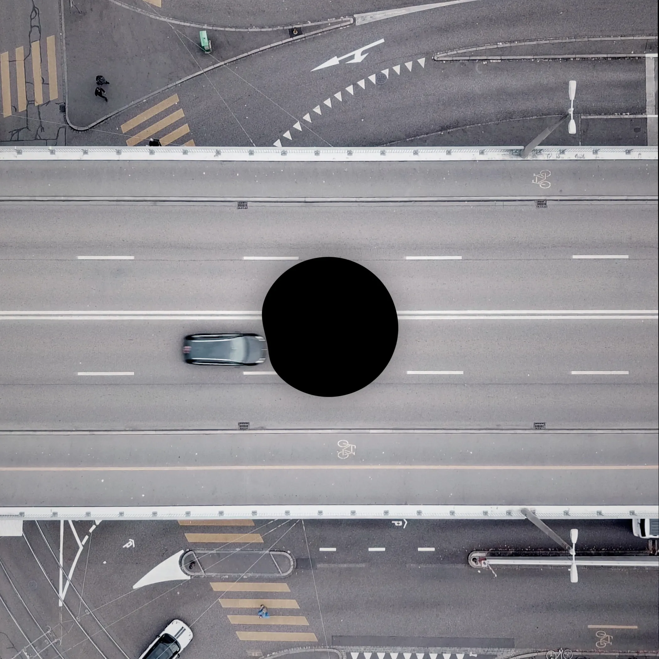 This work is part of a series which shows a place called «Heuwaage» in Basel. A Highway with driving vehicles was filmed by the use of a drone. Digital shapes were placed into the scene. The vehicles drive into the objects without braking, which results in a bizarre situation. An investigation of the interface between the real and the digital world.