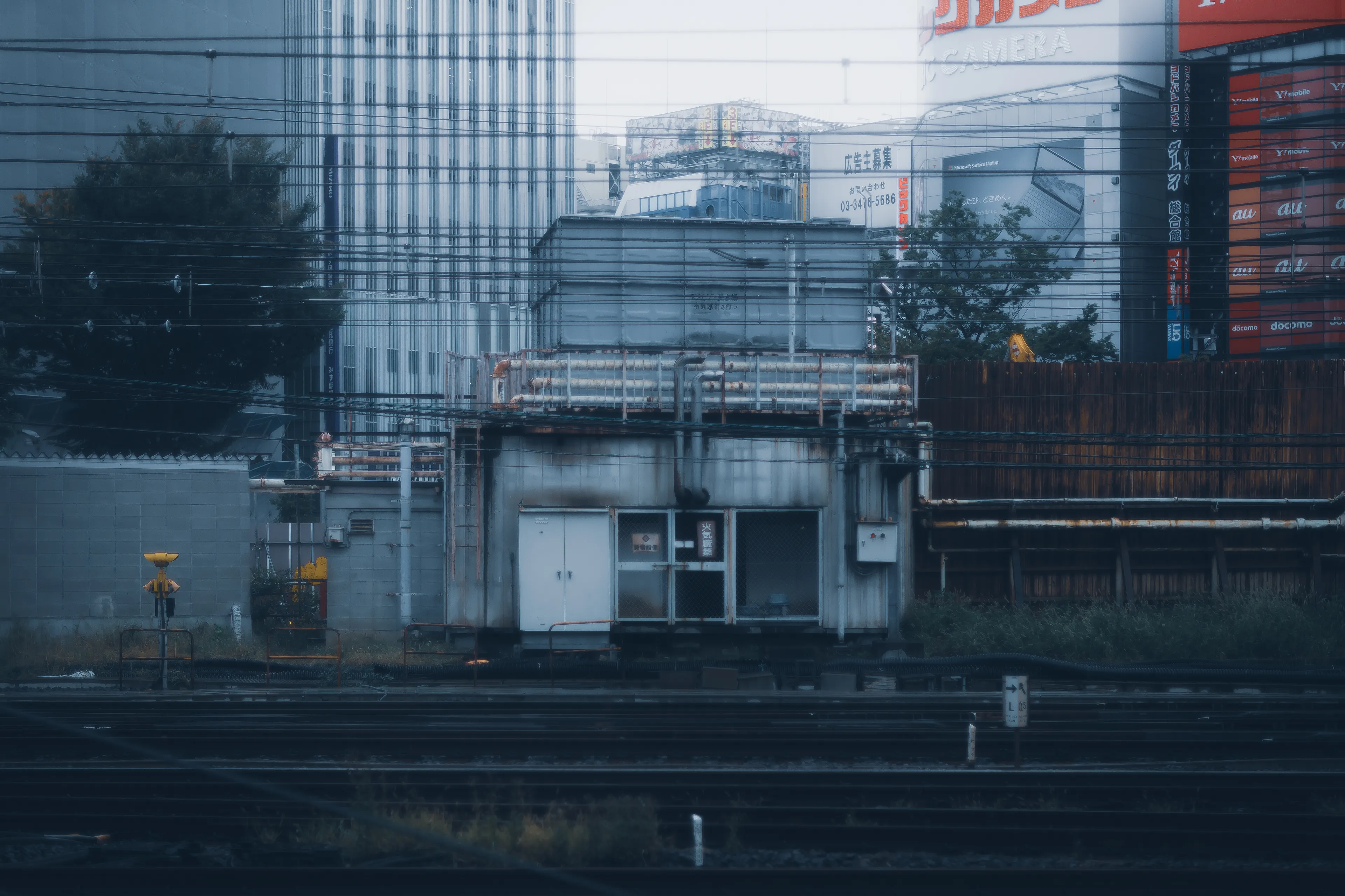 Wabi-sabi is a Japanese word that roughly translates to "beauty in imperfection", an aesthetic present in all shapes across Japan, and not just in arts. Beauty awaits at every corner when strolling the streets of Tokyo – if one knows where to look!

In this collection, I wish to share some of the beauty I found in unexpected places.

Resolution 6000*4000px