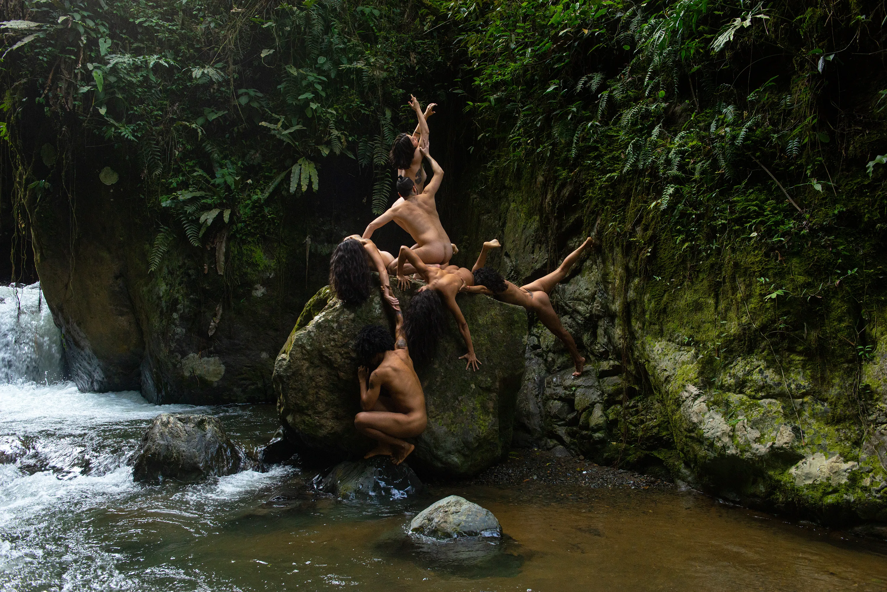 In this exploration, the naked body emerges as an allusion to the primal, in that relationship with the environment, transforming it into a totem and putting reason in tension with the imaginary.

This image was made in collaboration with Colectivo Lóbulo Frontal (CLF). Since 2015, CLF has been exploring a photographic style in which performative and experimental acts predominate with artists from different disciplines.