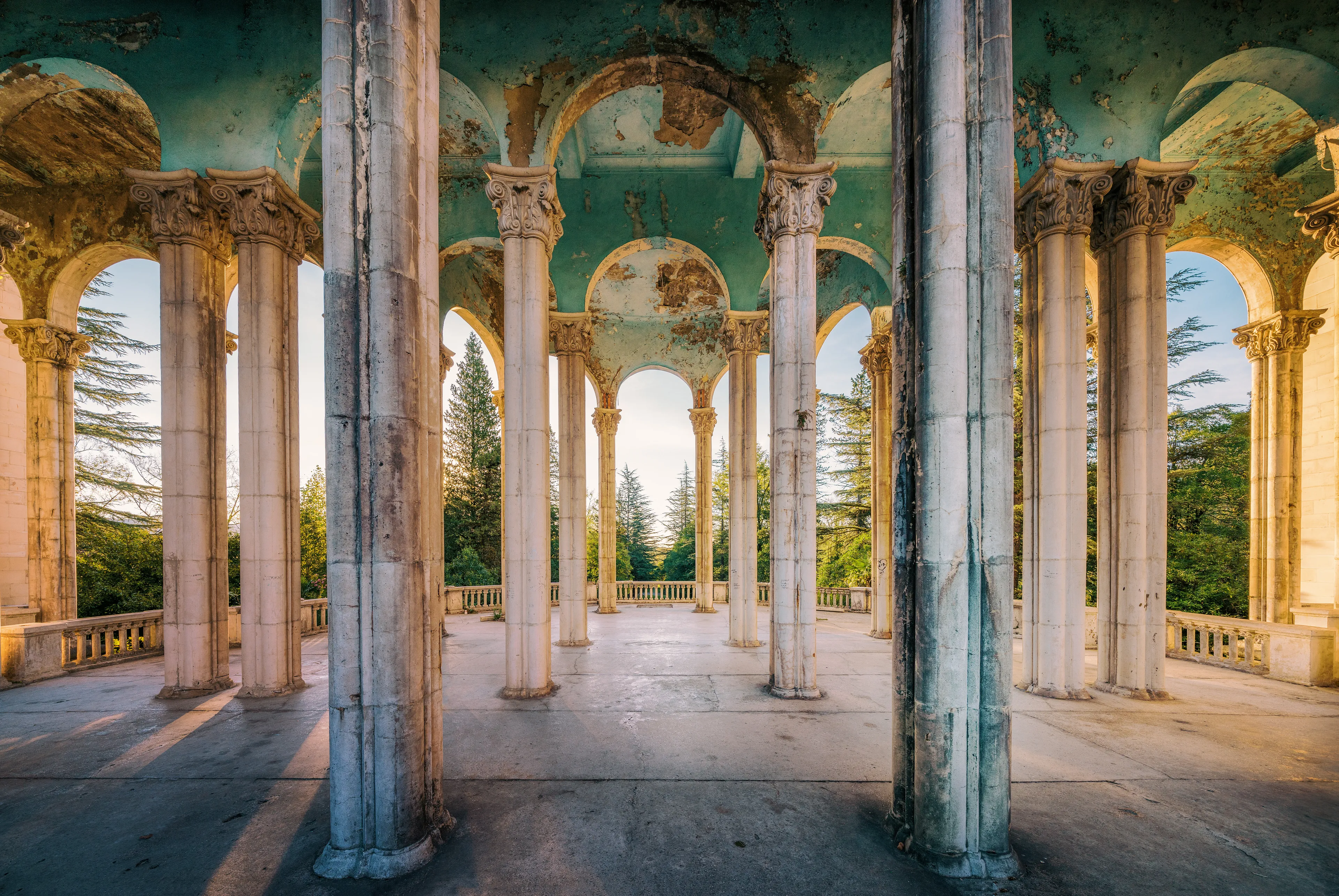 Time peeled the paint,
but the light still honors the design.
Blue ceilings, golden light,
and columns that stand like thoughts
held in the afternoon.