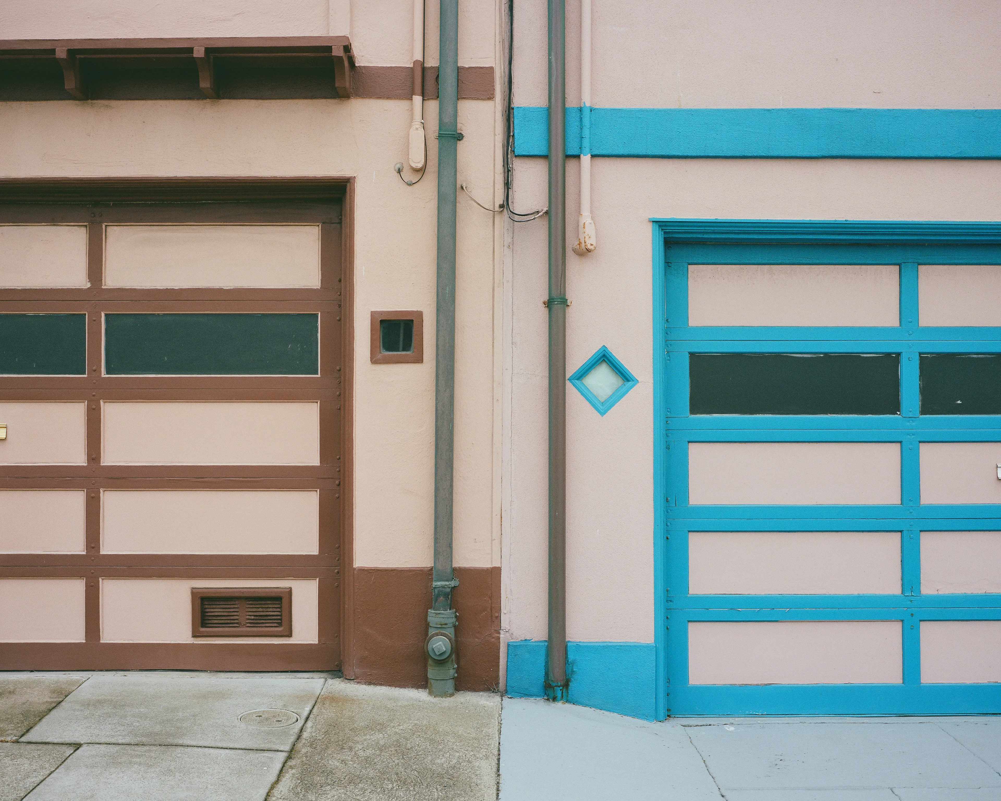 "Outer" is a collection of photographs shot in the Outer Sunset neighborhood of San Francisco, CA. 

Every home in the Outer Sunset has its own unique identity. Although we've likely never met anyone living in these homes, we're able to get a glimpse of their personality through the decorations and color choices of their outer walls.

All photos were shot with a Mamiya 7, using Kodak Portra 400 film stock.