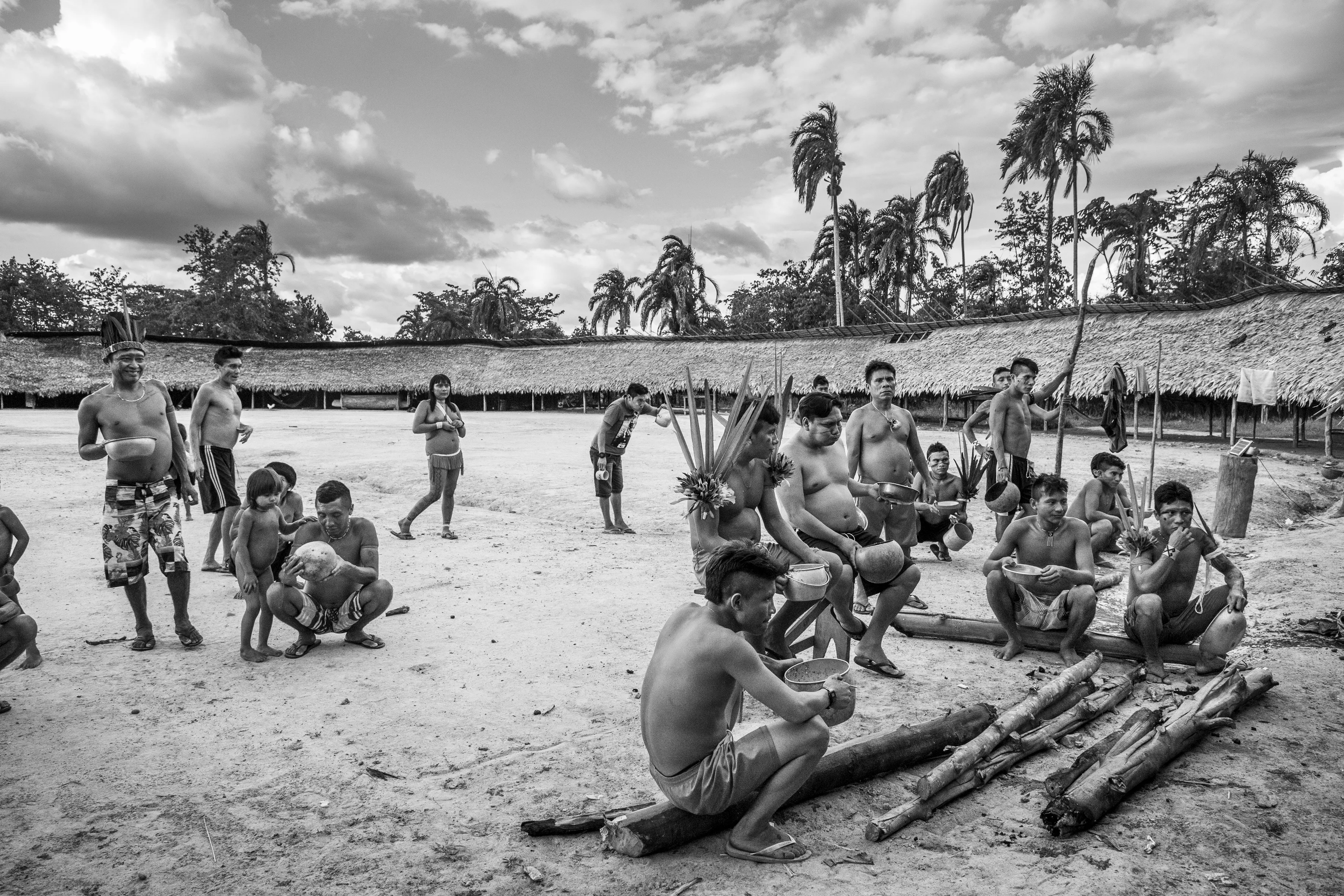 The community of Piaú, Yanomami Indigenous Territory, State of Amazonas, Brazil, 2019.

The Yanomami are the largest low-contact indigenous ethnic group in the world. They have a population of around 40,000 people, with 28,000 in Brazil and the rest in Venezuela. They live in mountains ranges and valleys in the far north of Brazil, in the country's largest indigenous territory. The land extends from the north of the state of Roraima to the Rio Negro in the state of Amazonas. Shamanism is central to Yanomami culture. Their main leader is the shaman Davi Kopenawa, a pioneer in the campaign to establish the Yanomami Indigenous Territory, starting in the late 1970s. In 1993, Haximu, a Yanomami community, suffered a massacre by illegal miners. This led to the only conviction for the crime of genocide in the entire history of Brazilian justice. The Yanomami include at least one isolated group.